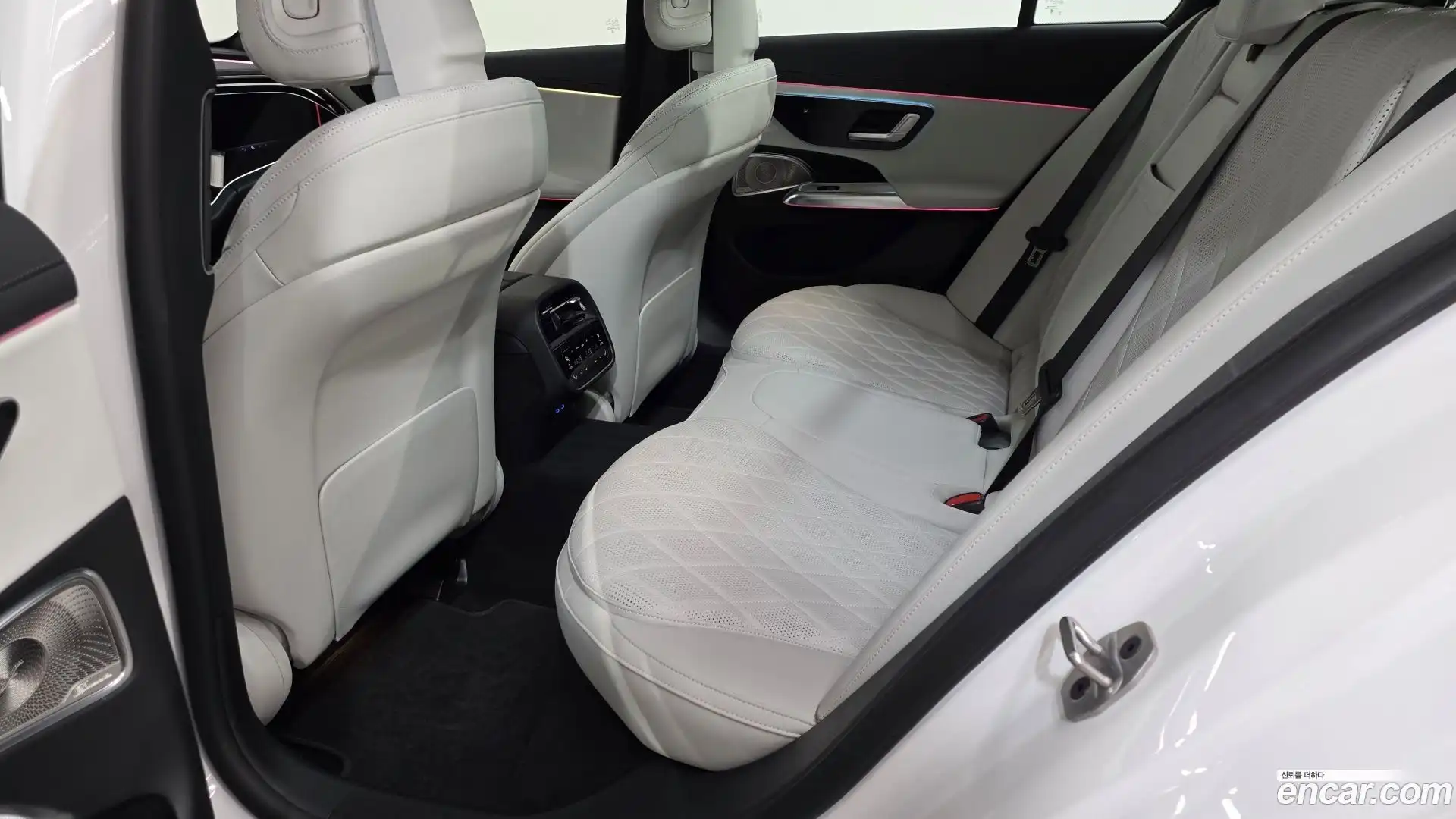 E-Class Mercedes-Benz 2025.6-INNER-010