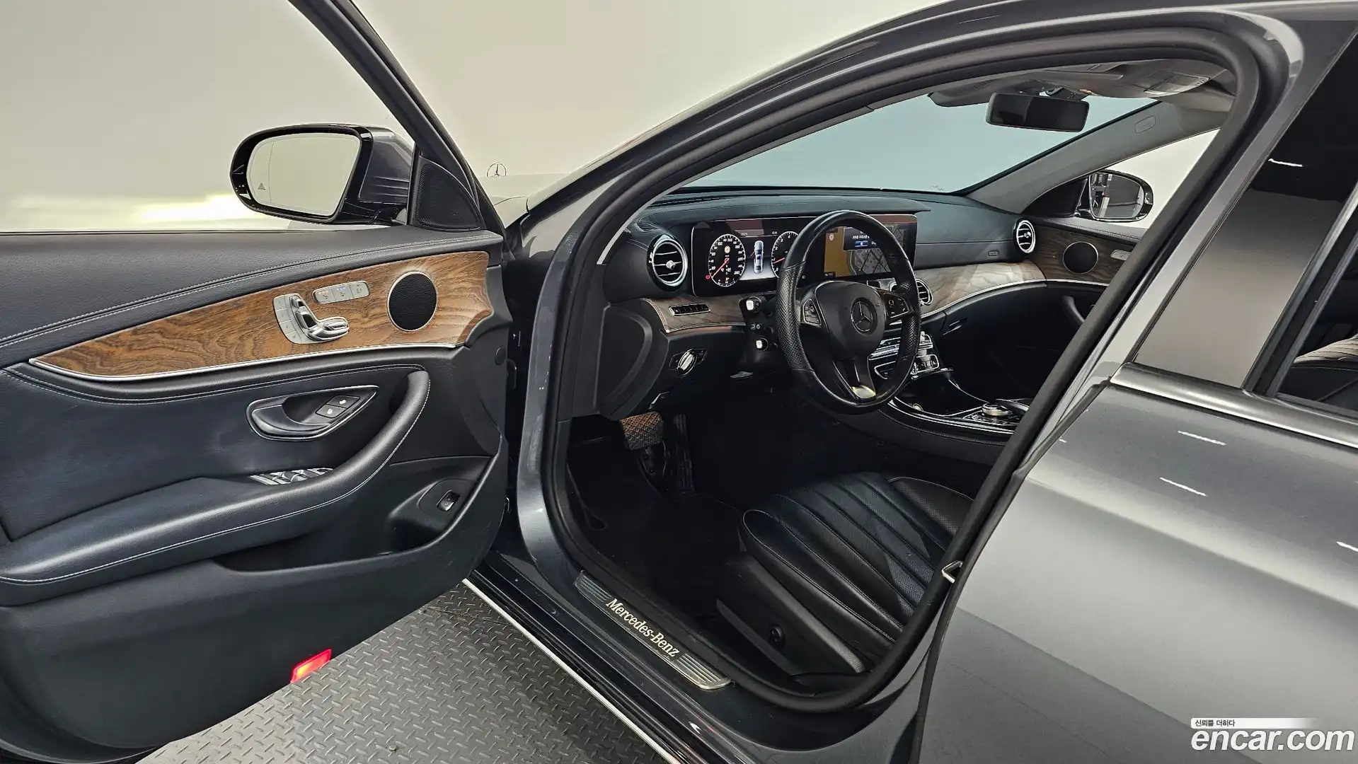 E-Class Mercedes-Benz 2017.0-INNER-010