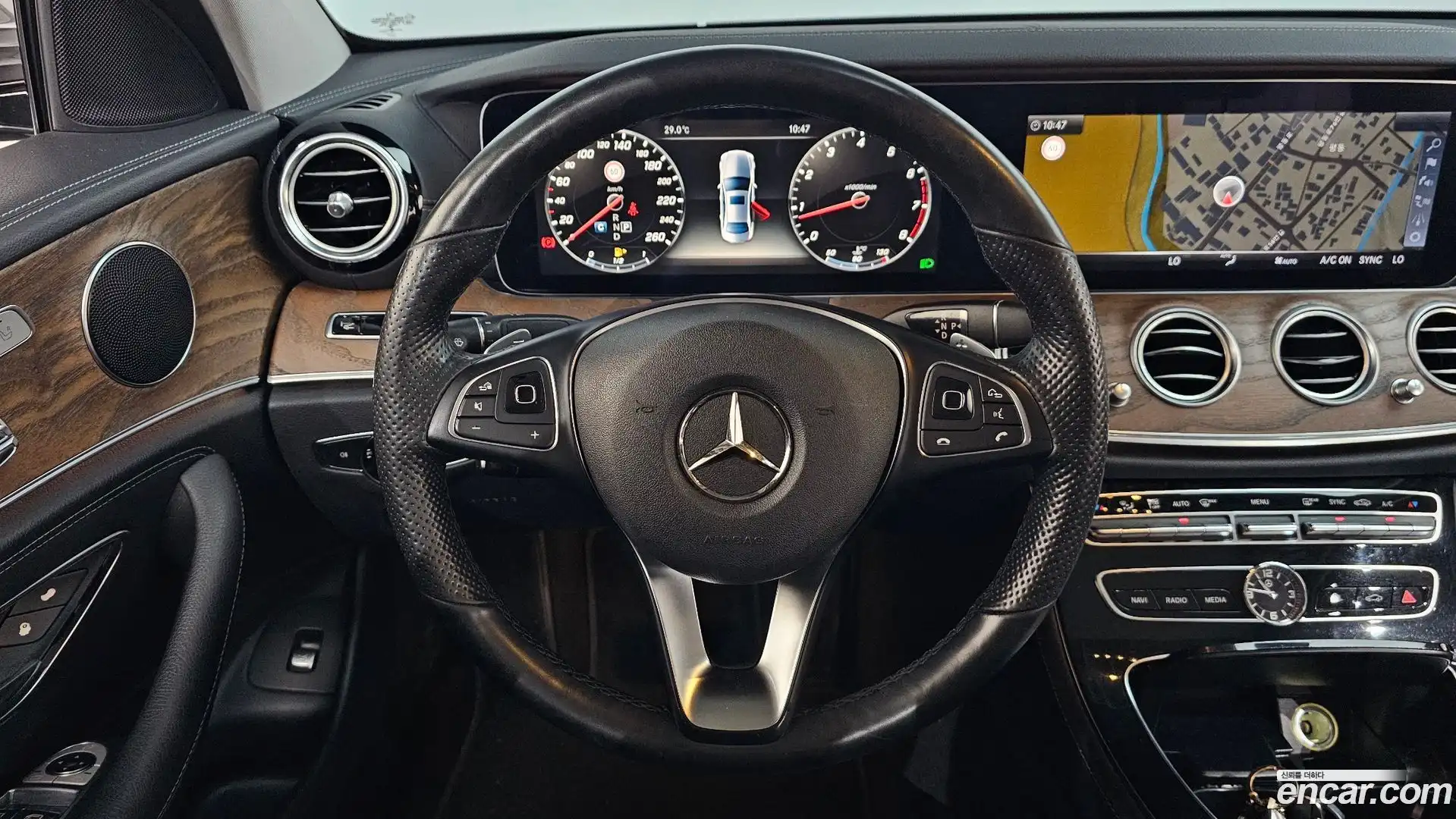 E-Class Mercedes-Benz 2017.0-OPTION-017