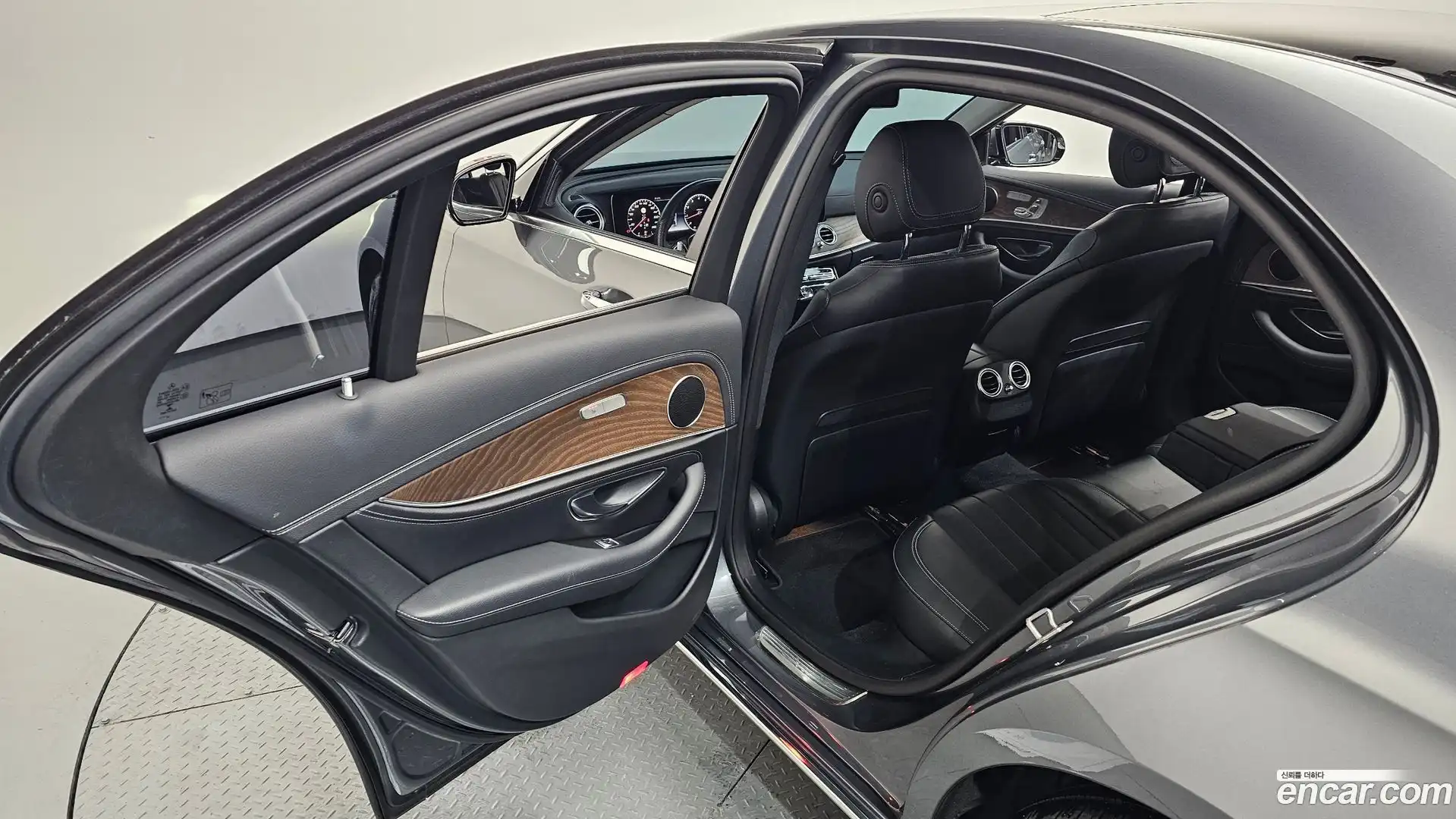 E-Class Mercedes-Benz 2017.0-OPTION-024