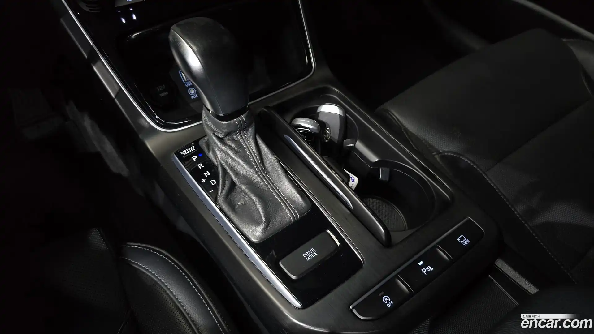 Grandeur Hyundai 2018.1-INNER-009