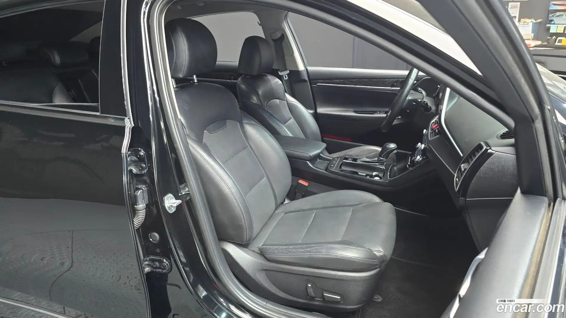 Grandeur Hyundai 2018.1-OPTION-016