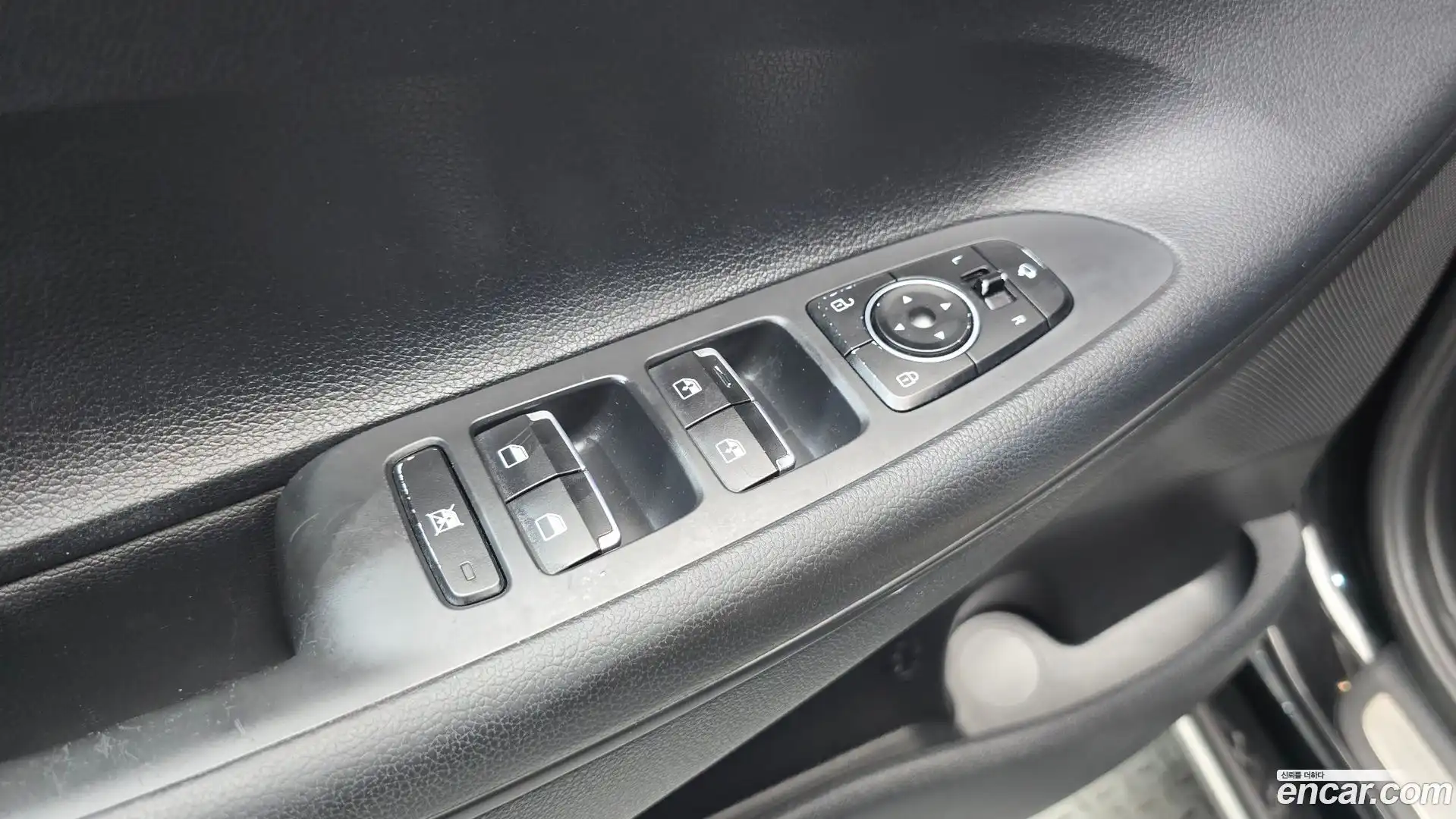Grandeur Hyundai 2018.1-OPTION-018
