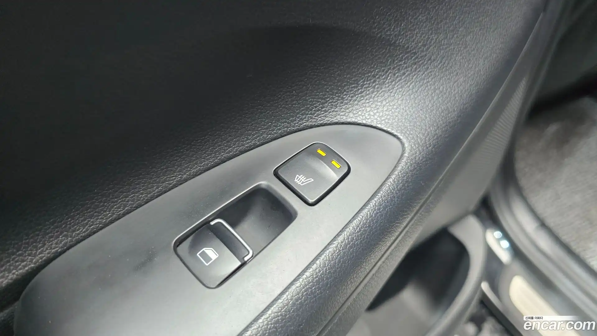 Grandeur Hyundai 2018.1-OPTION-023