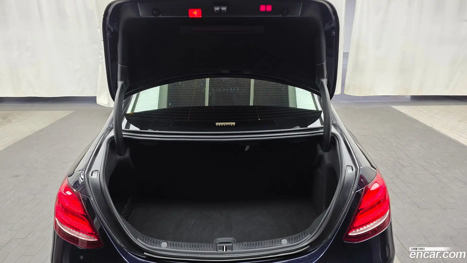 E-Class Mercedes-Benz 2017.10-OPTION-024