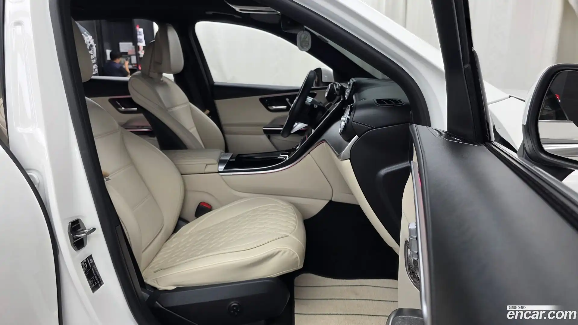 GLC-Class Mercedes-Benz 2024.9-OPTION-015