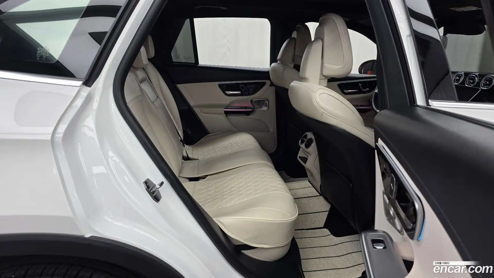 GLC-Class Mercedes-Benz 2024.9-OPTION-016