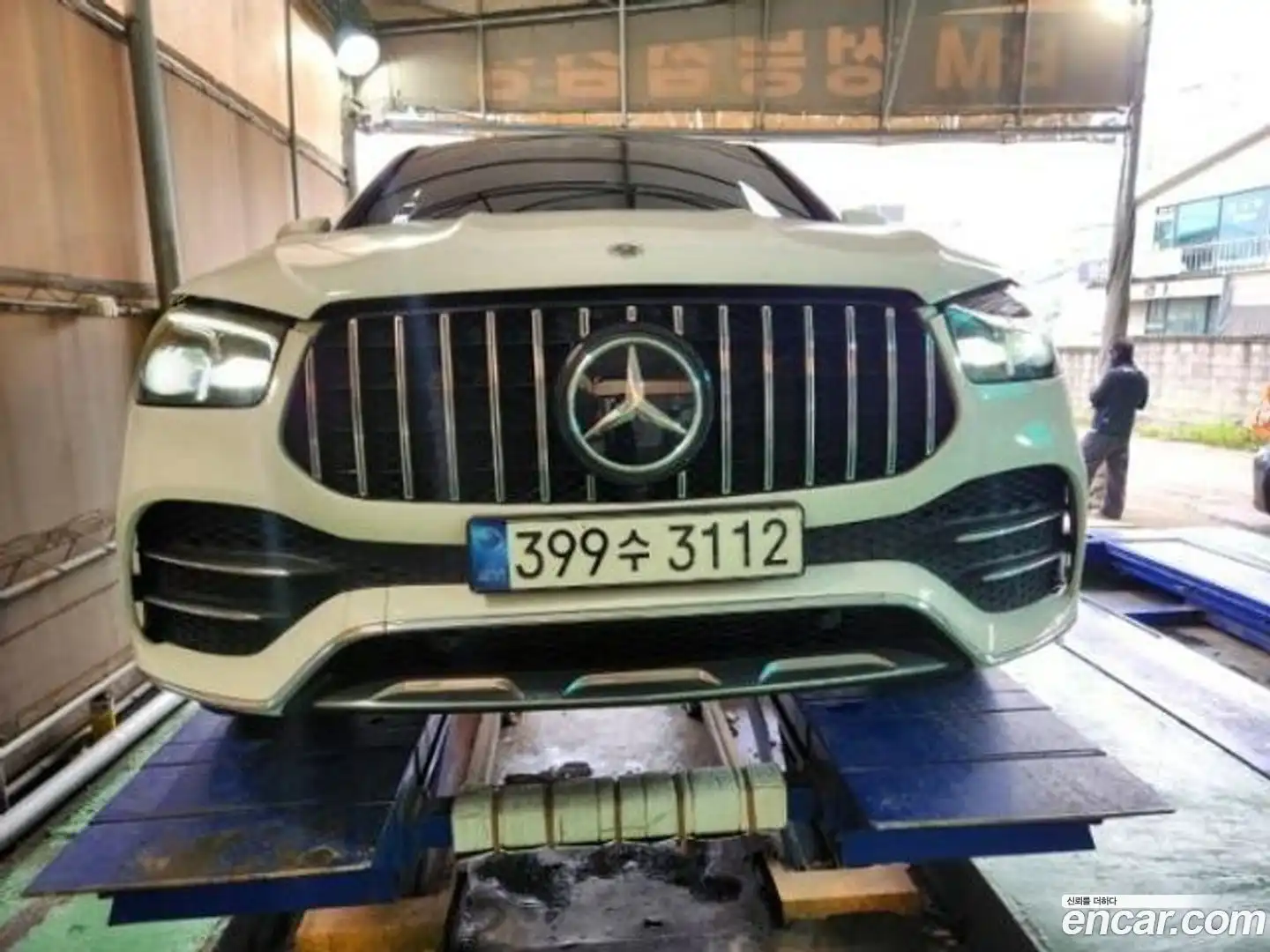 GLE-Class Mercedes-Benz 2022.6-OUTER-001