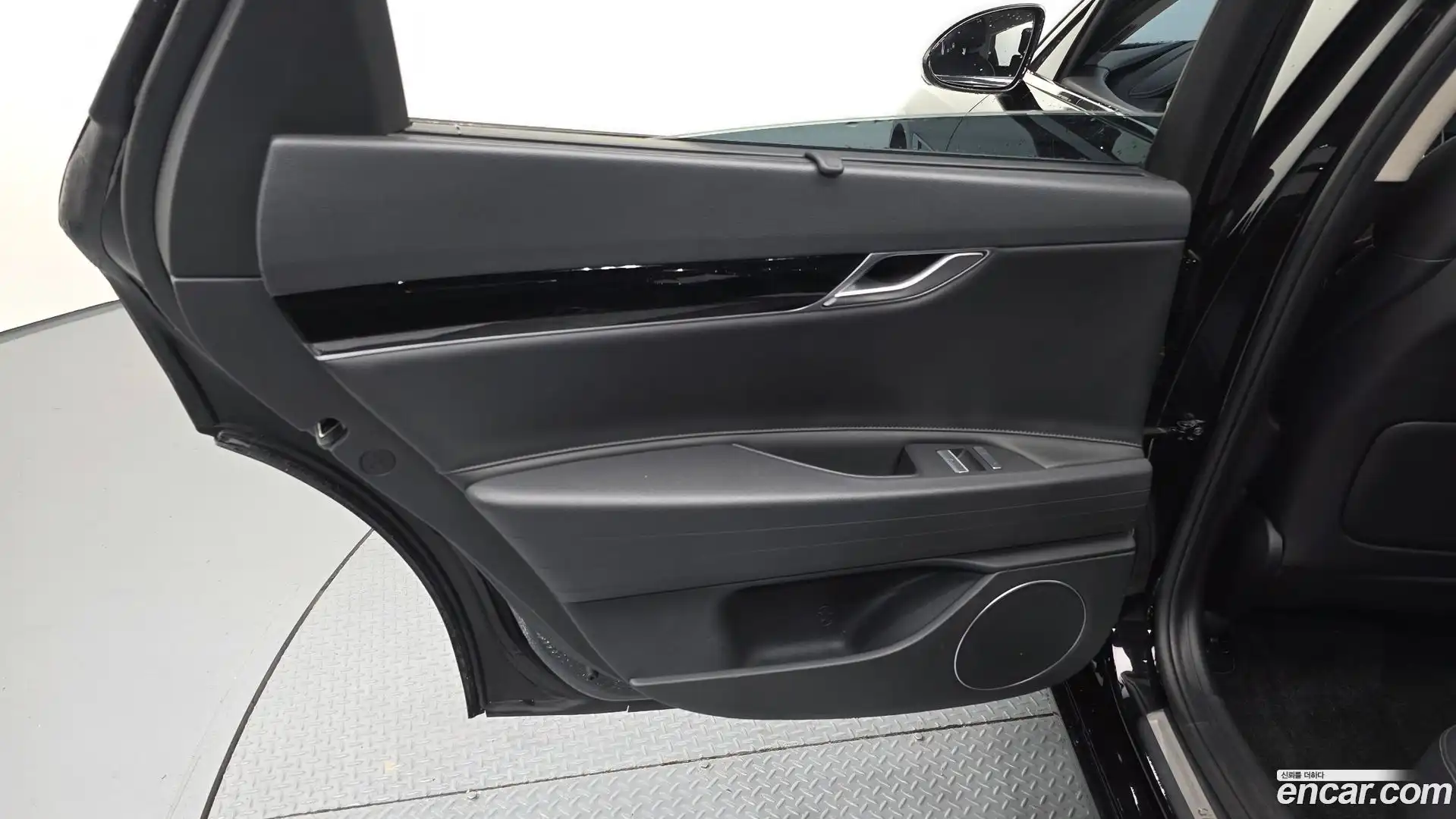 G80 Genesis 2021.2-INNER-035