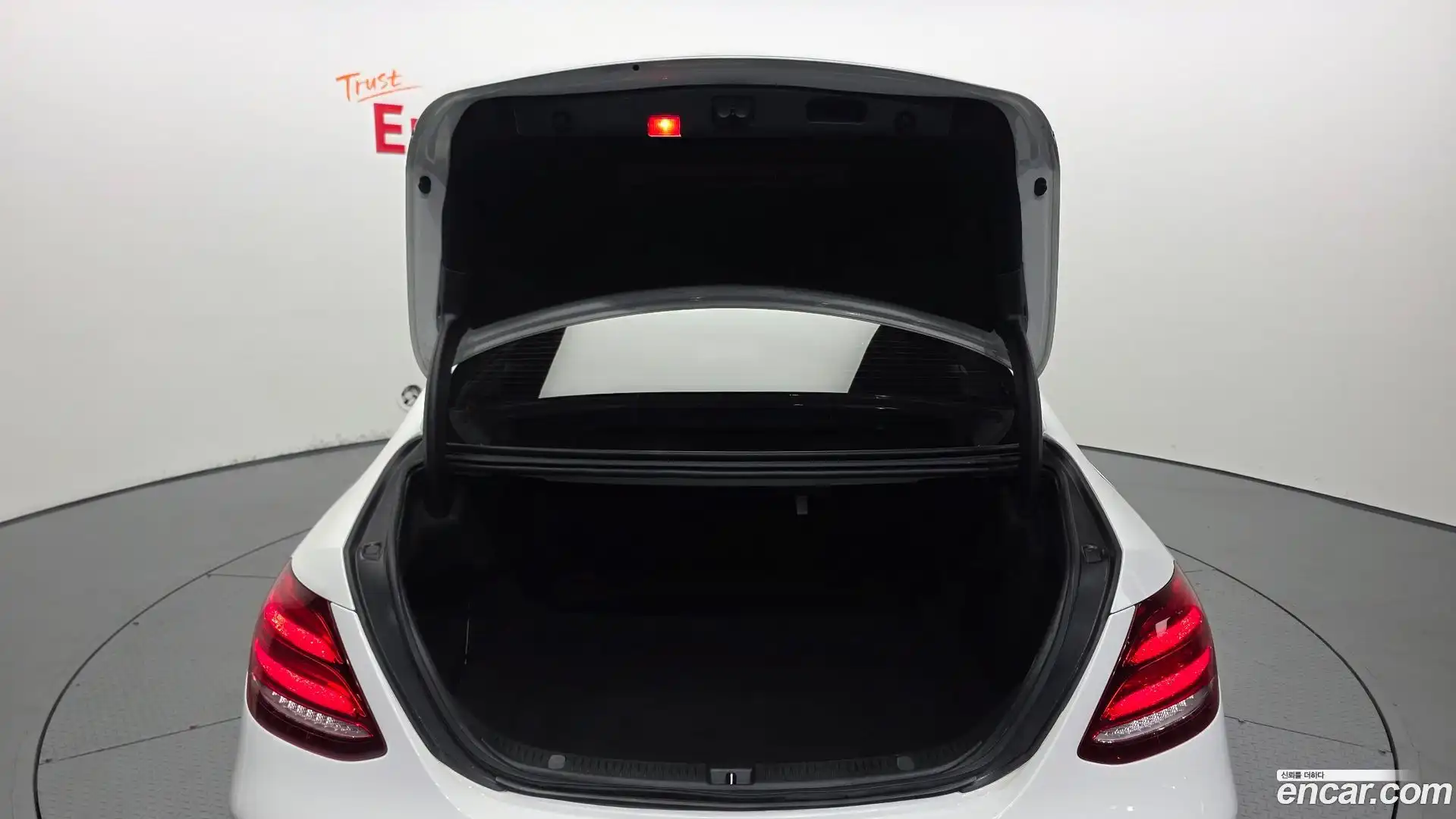 E-Class Mercedes-Benz 2017.7-OPTION-024