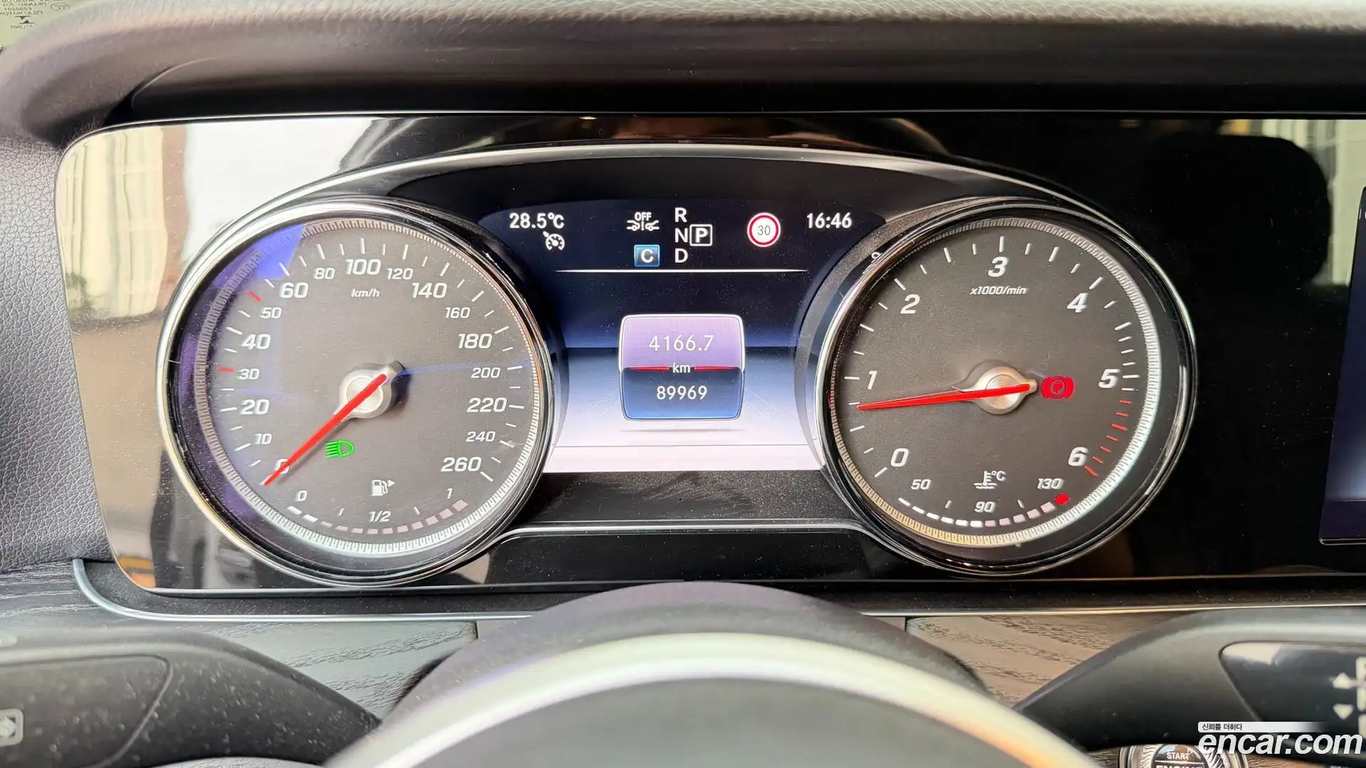 E-Class Mercedes-Benz 2019.10-INNER-008