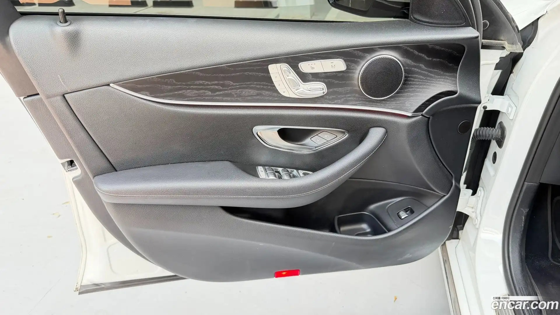 E-Class Mercedes-Benz 2019.10-INNER-010