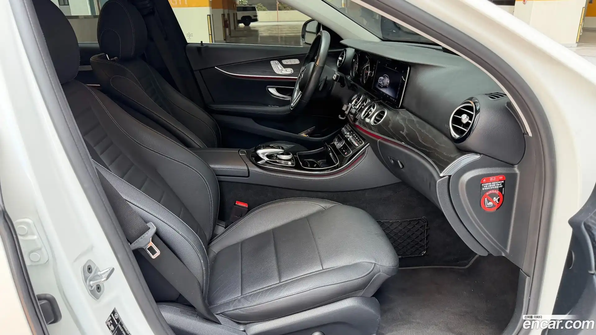 E-Class Mercedes-Benz 2019.10-OPTION-015