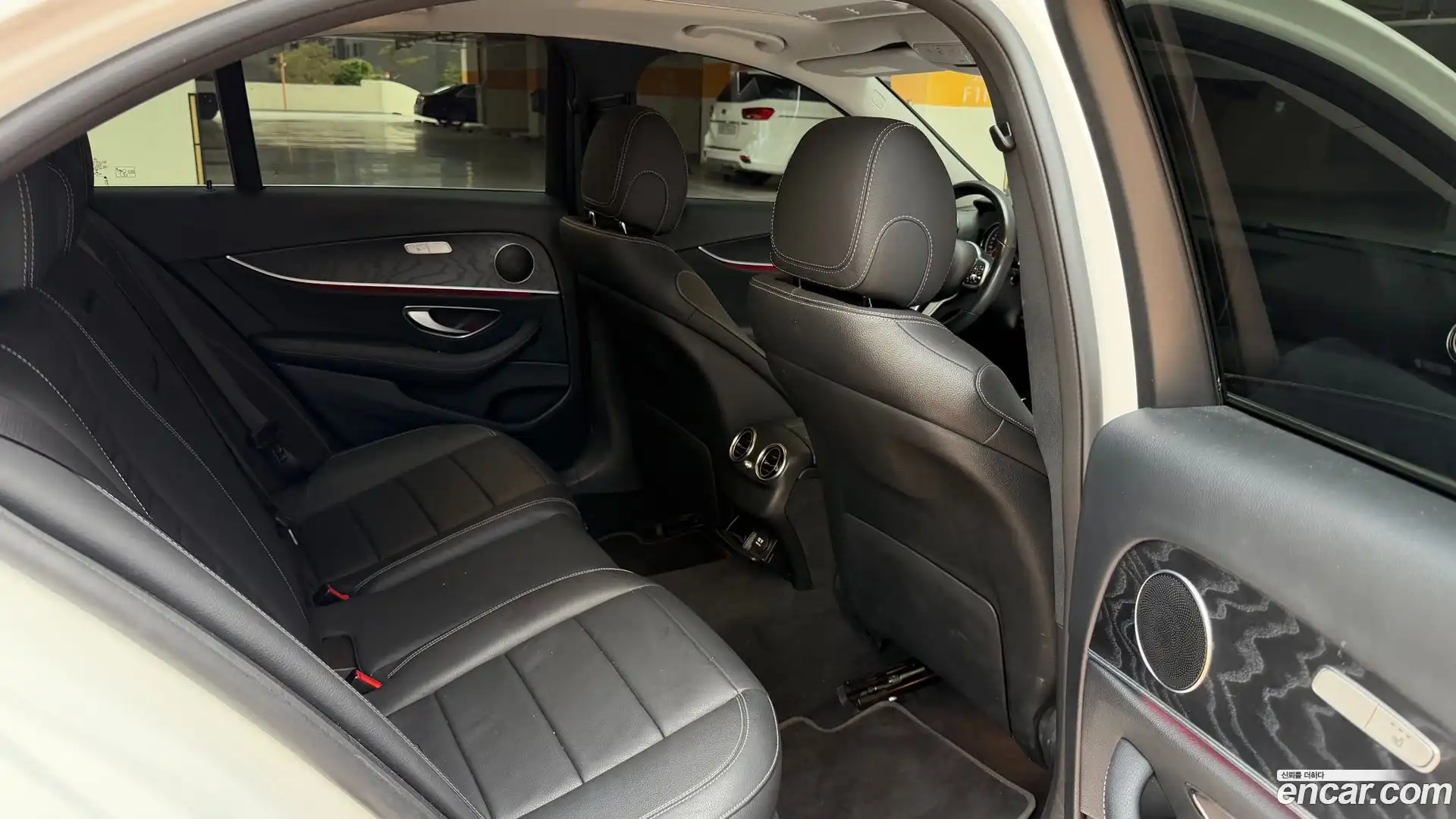E-Class Mercedes-Benz 2019.10-OPTION-016