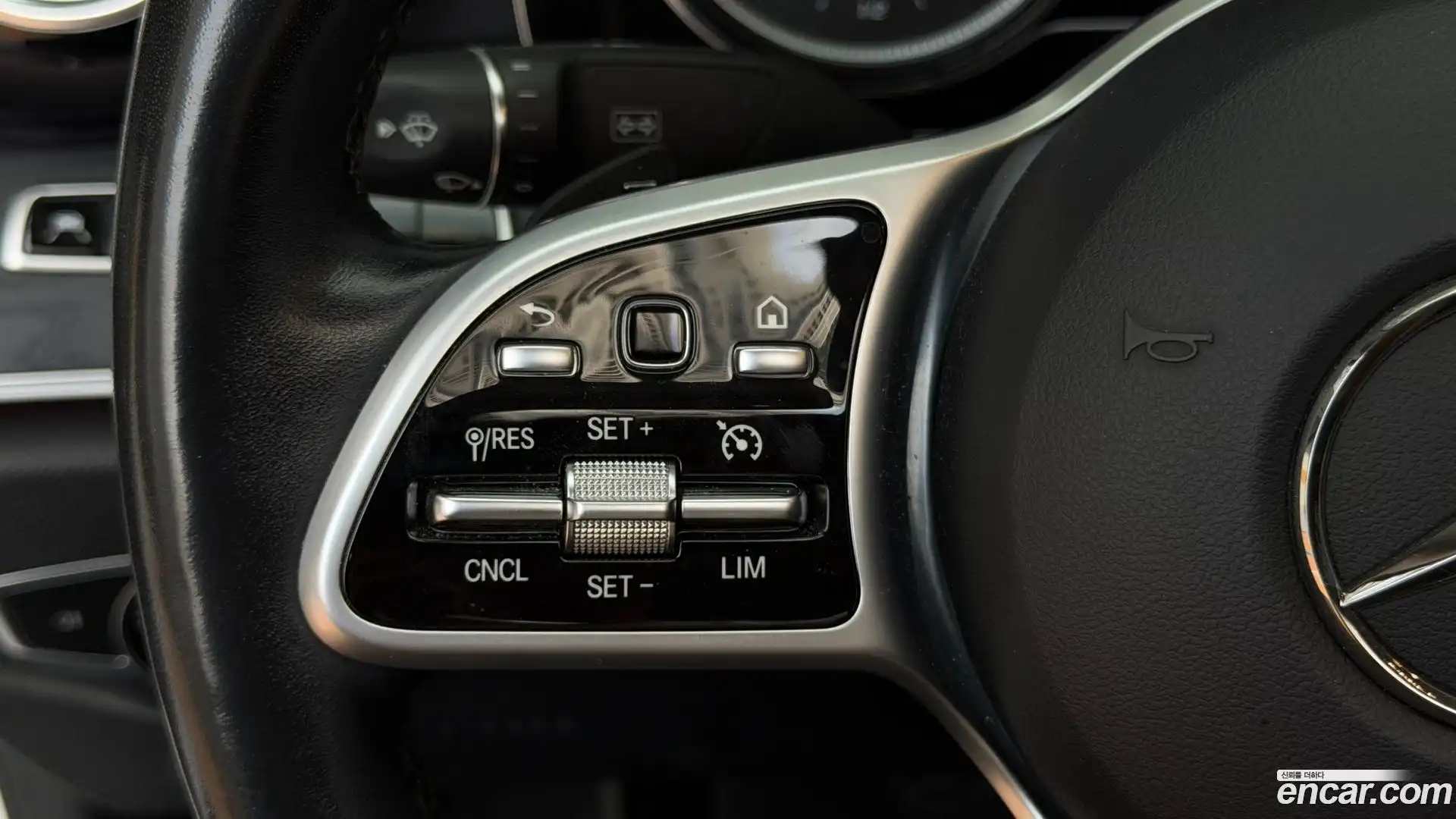 E-Class Mercedes-Benz 2019.10-OPTION-023