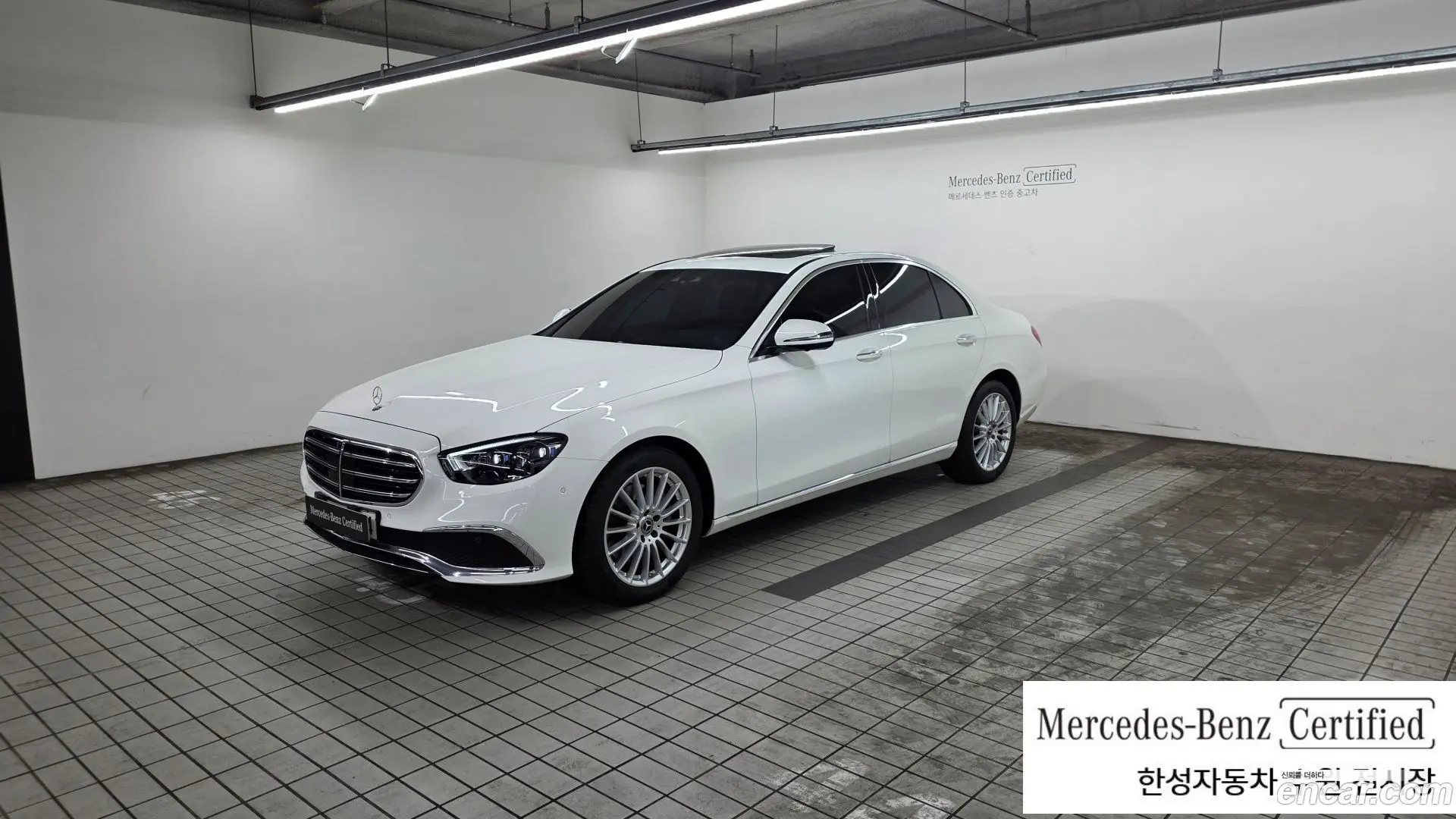 Main__Slider__Photo:E-Class Mercedes-Benz 2023.7-0