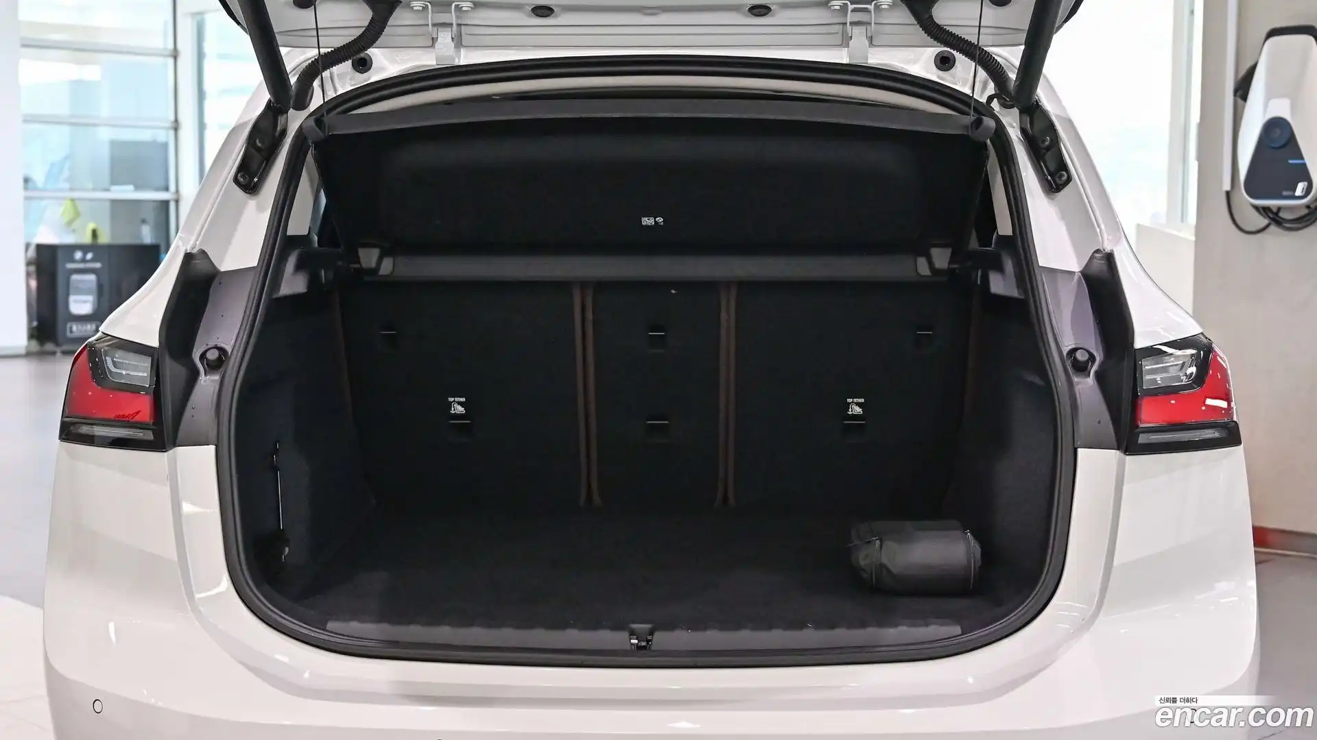 2-Series BMW 2024.2-INNER-007