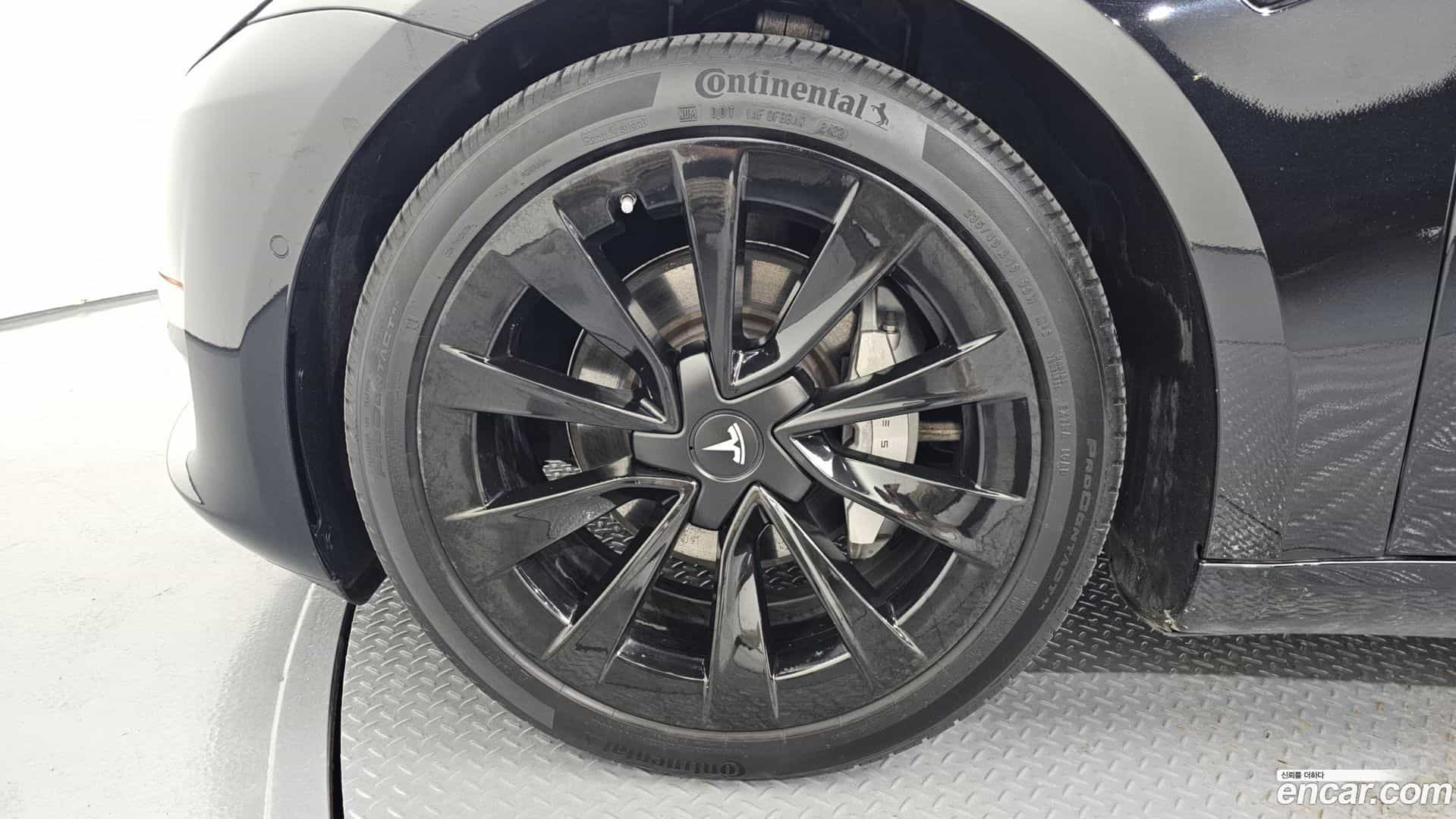 Model 3 Tesla 2021.2-OUTER-005