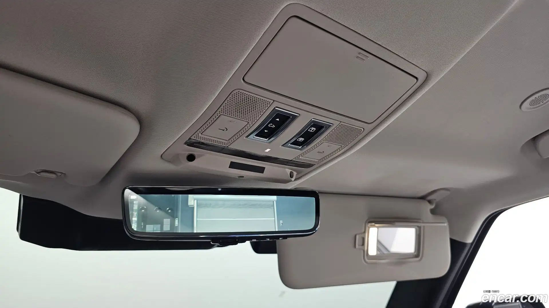 Defender Land Rover 2021.11-OPTION-024