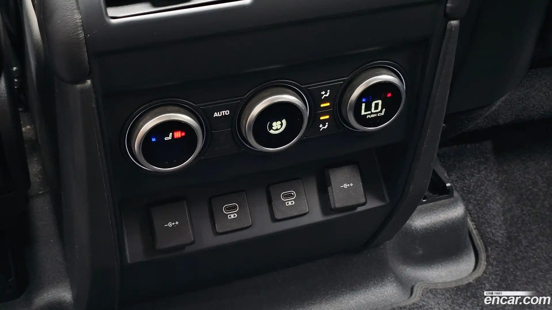 Defender Land Rover 2021.11-OPTION-045