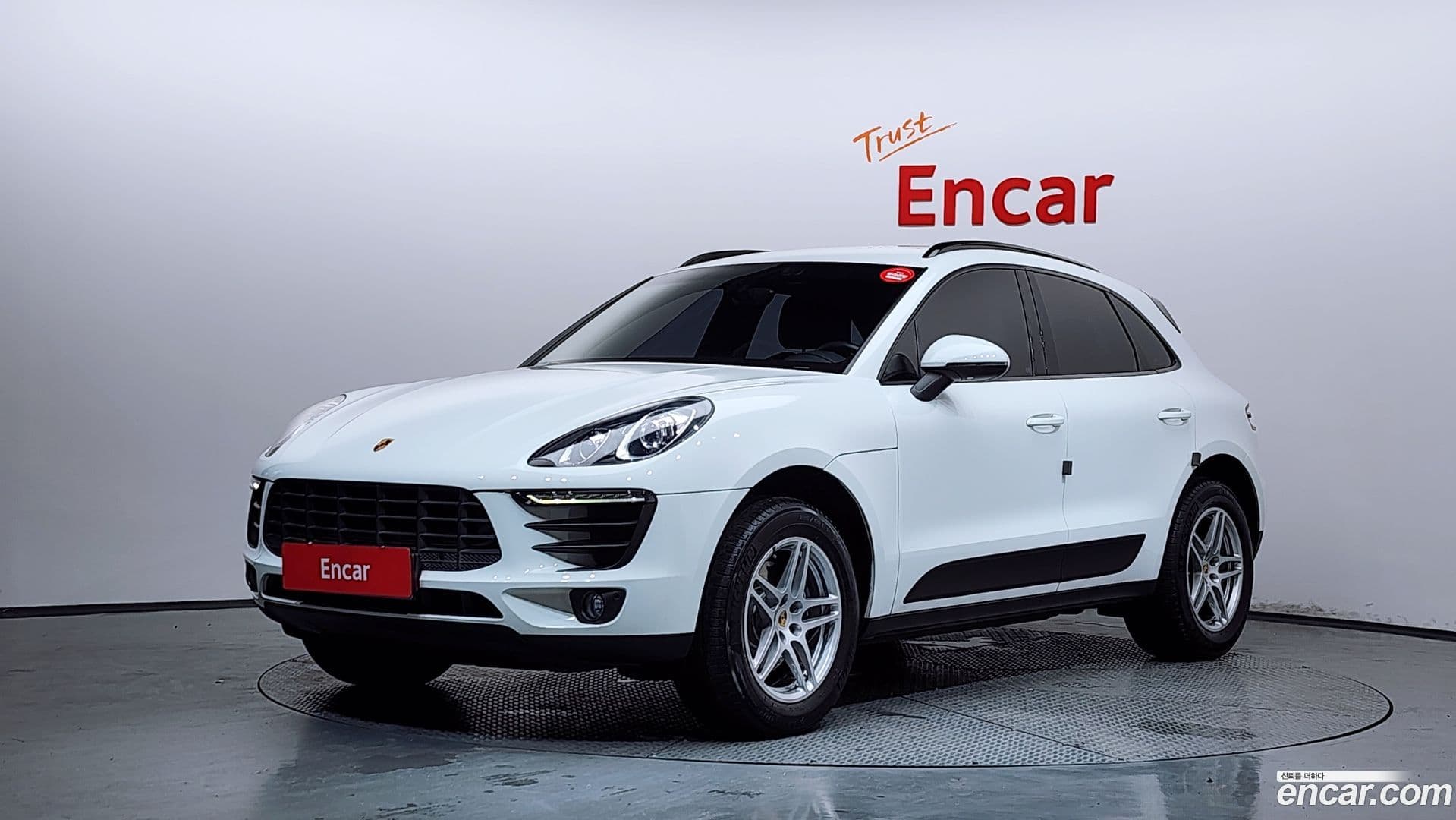 Main__Slider__Photo:Macan Porsche 2014.10-0