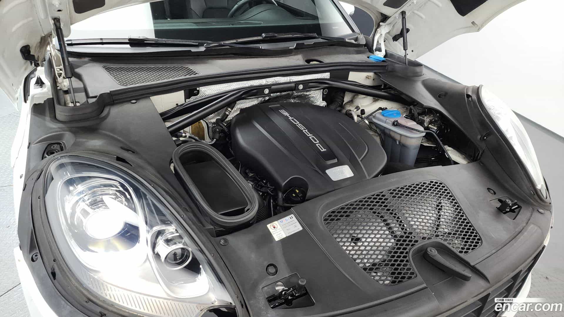 Macan Porsche 2014.10-OUTER-006