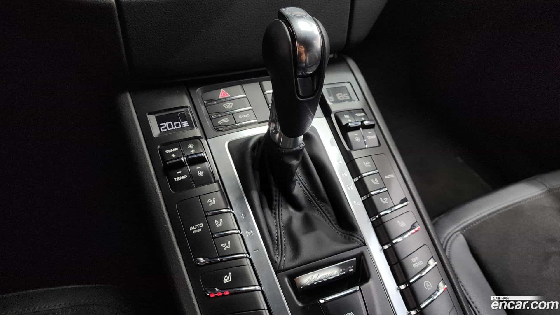 Macan Porsche 2014.10-INNER-009