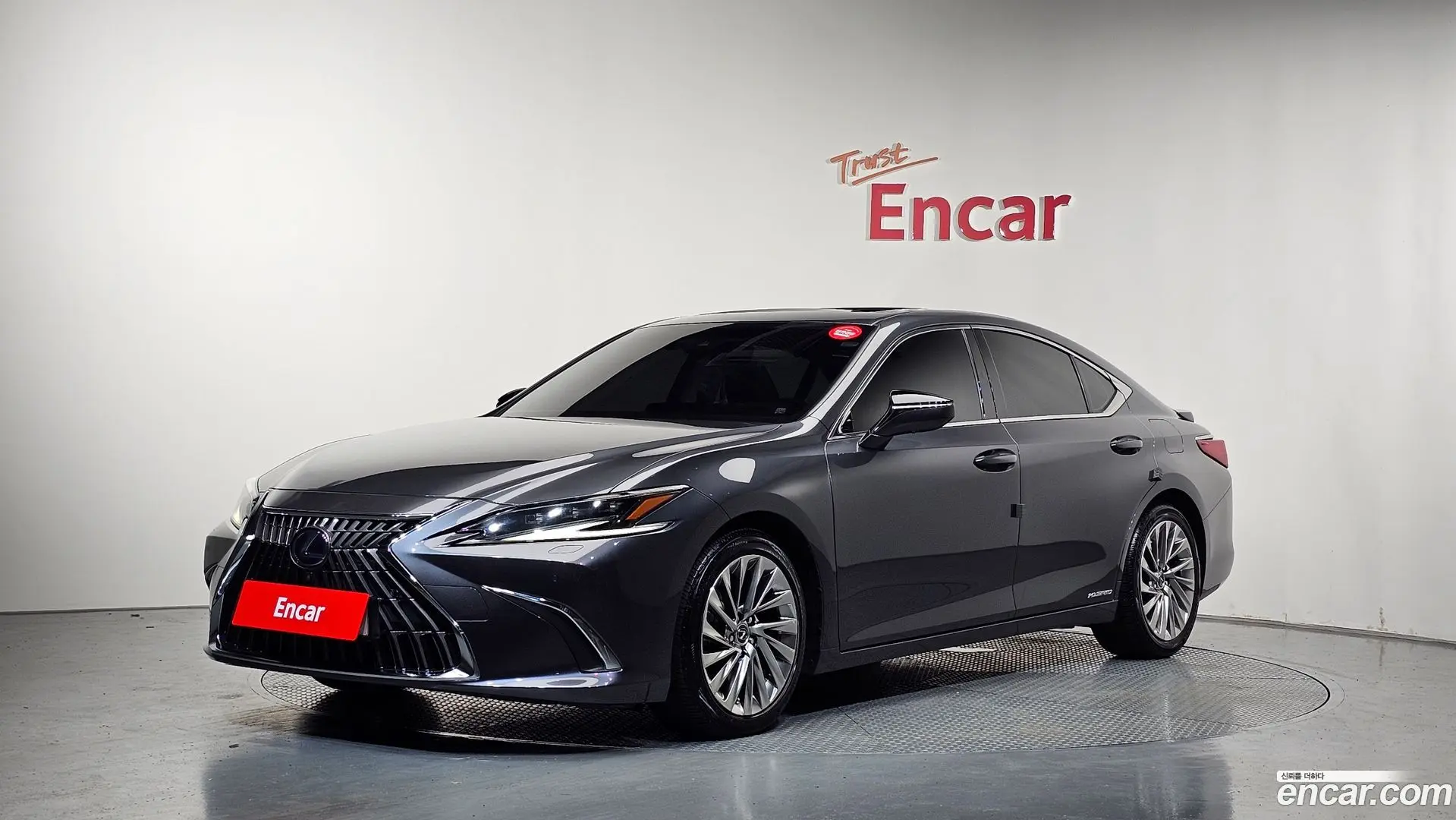 Main__Slider__Photo:ES Lexus 2021.8-0
