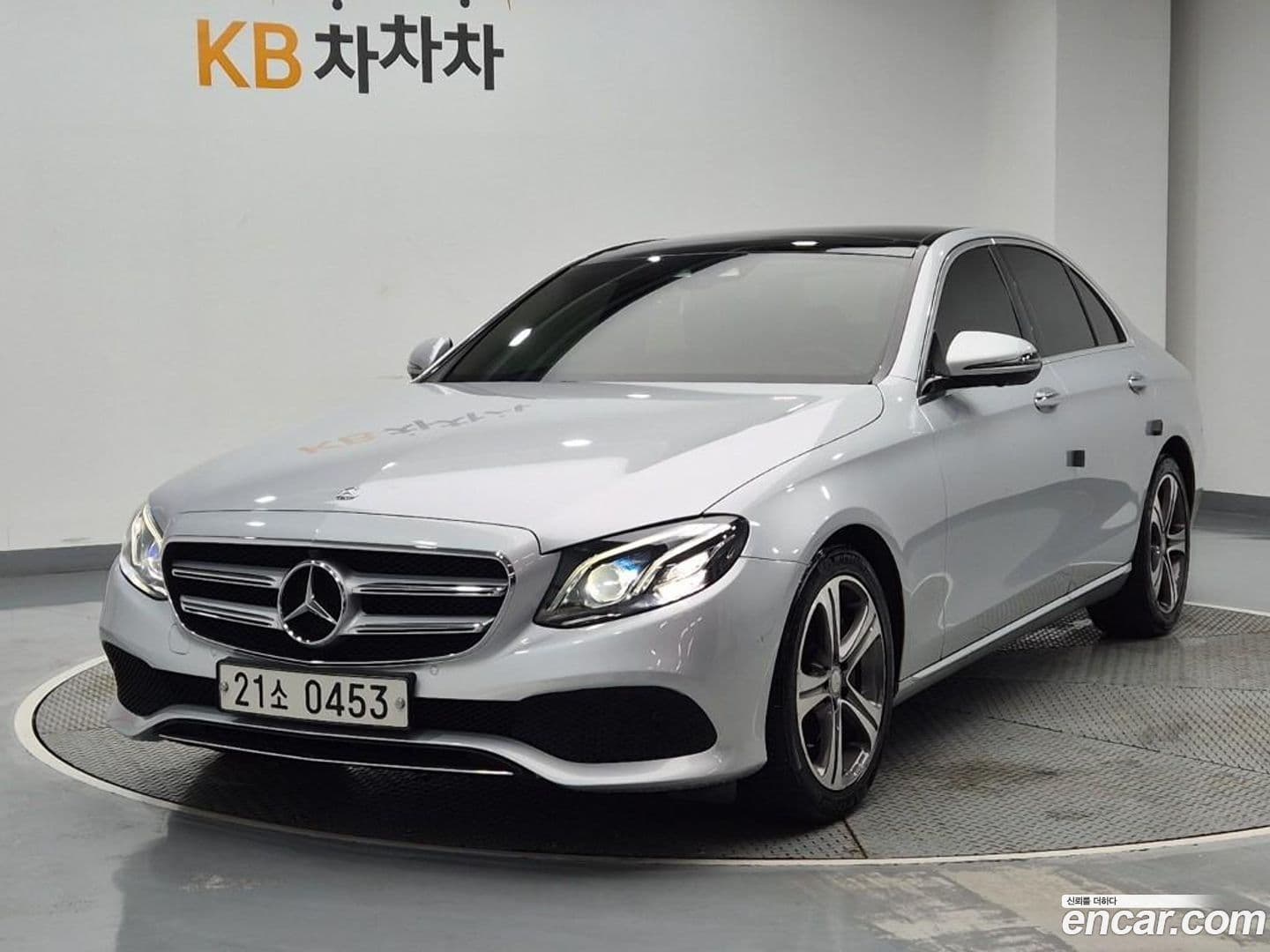 Main__Slider__Photo:E-Class Mercedes-Benz 2016.6-0
