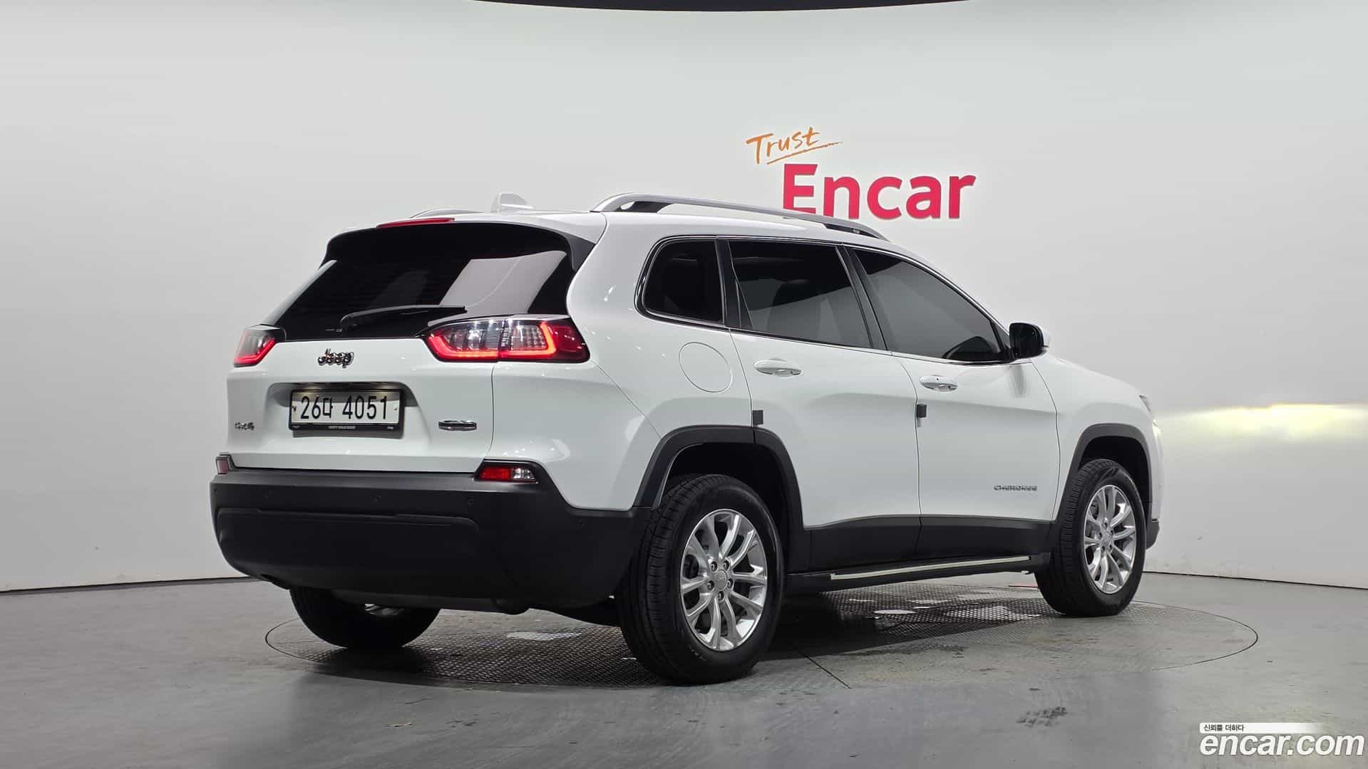 Cherokee Jeep 2019.1-OUTER-002