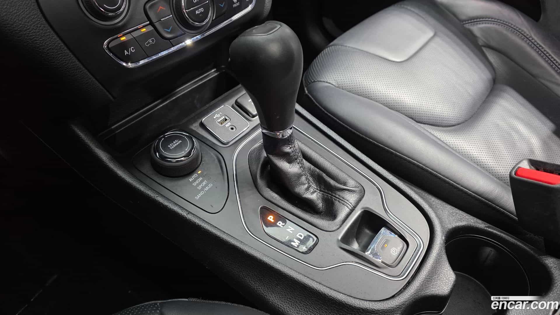 Cherokee Jeep 2019.1-INNER-009