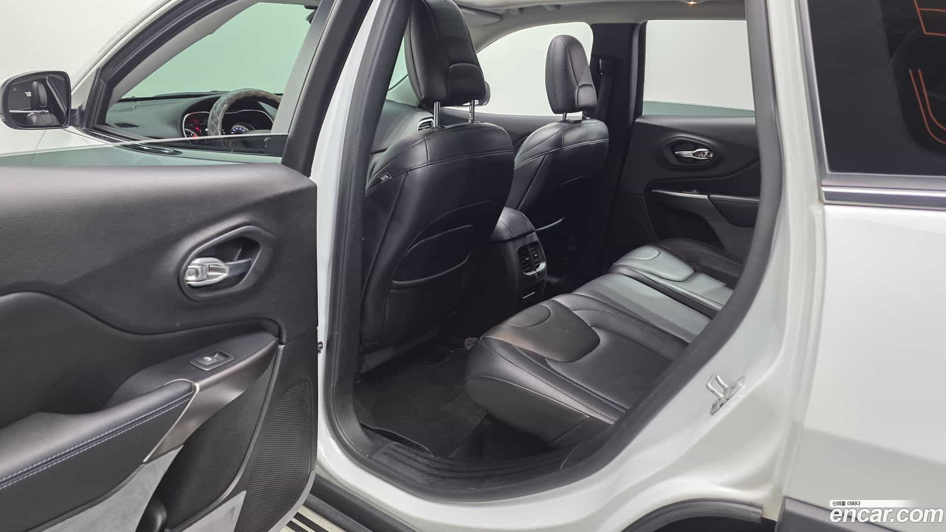 Cherokee Jeep 2019.1-OPTION-015
