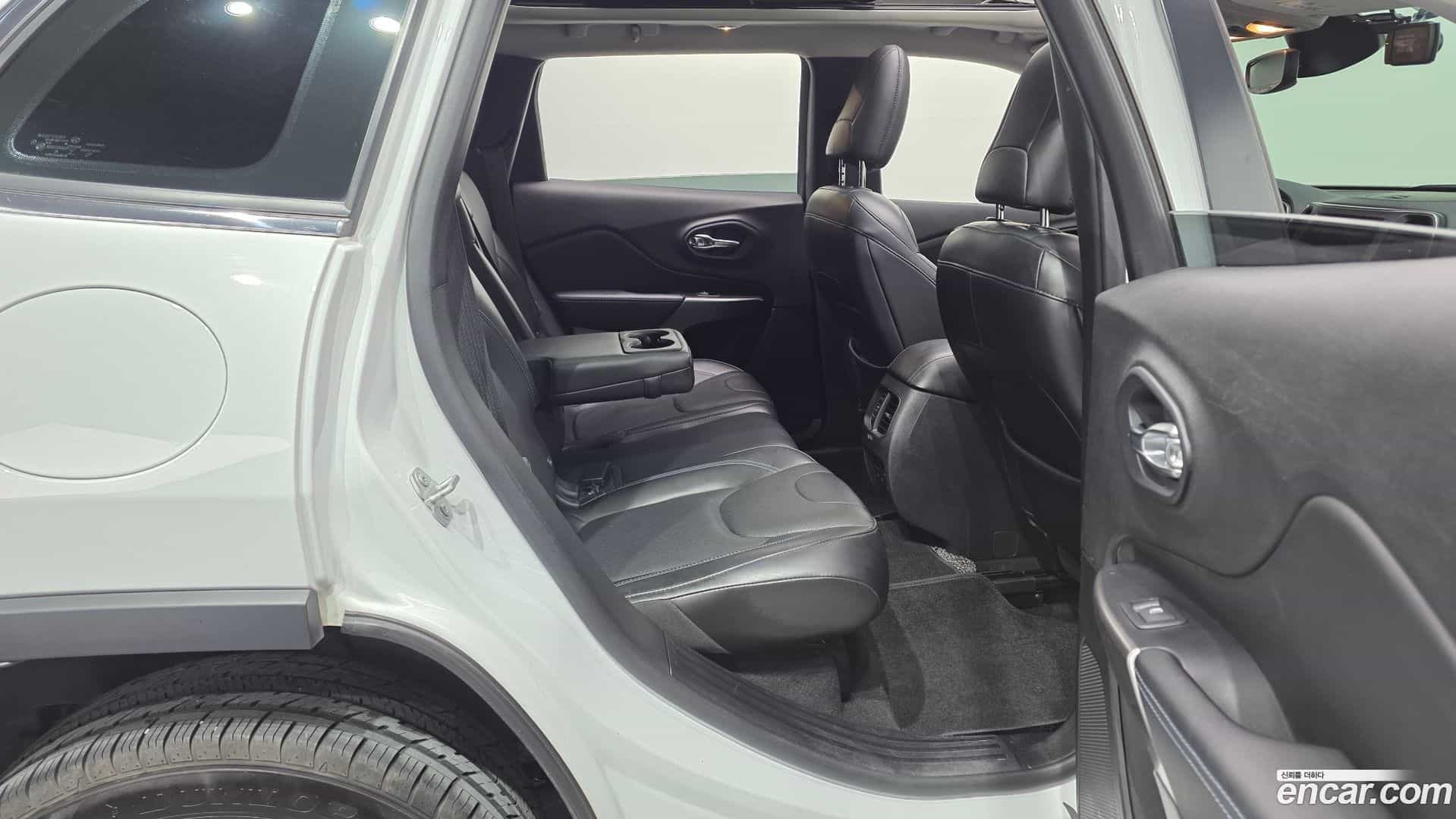 Cherokee Jeep 2019.1-OPTION-016