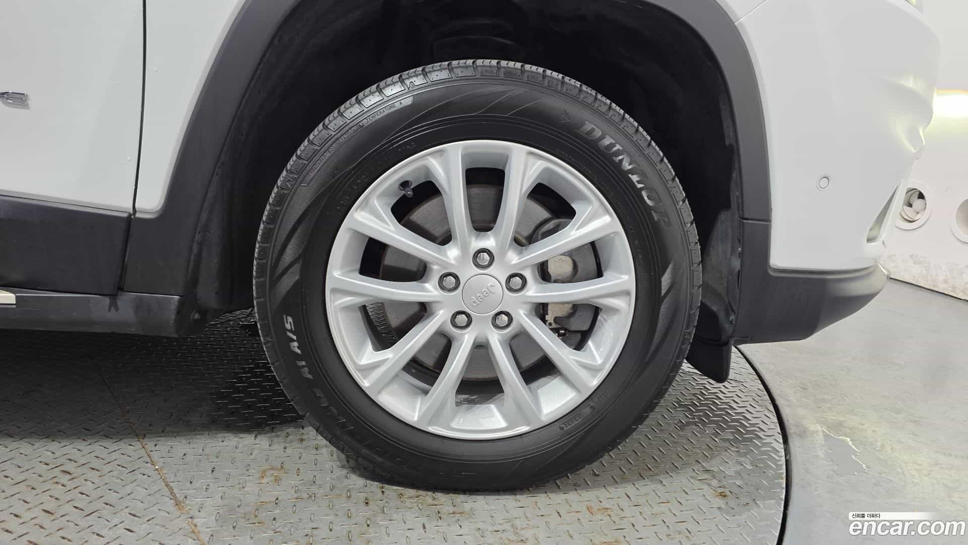 Cherokee Jeep 2019.1-OUTER-031