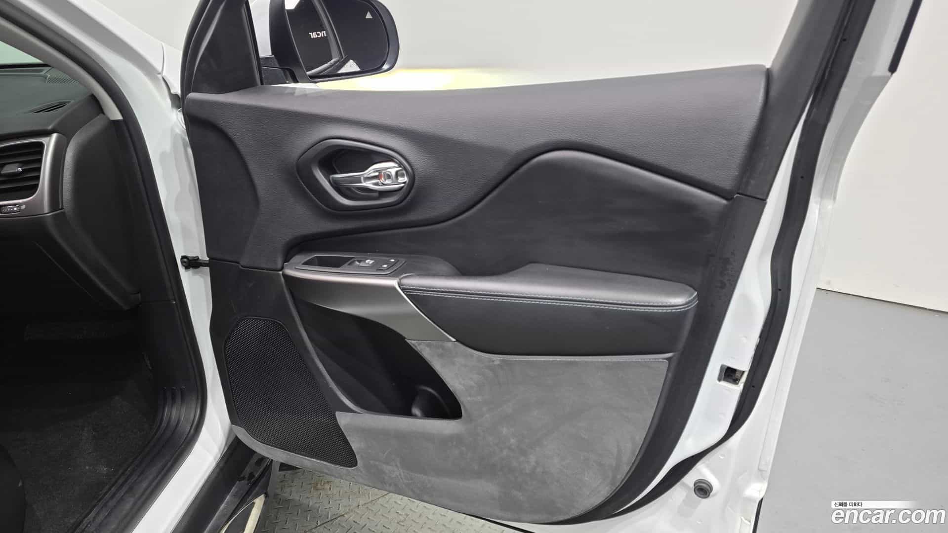 Cherokee Jeep 2019.1-INNER-034