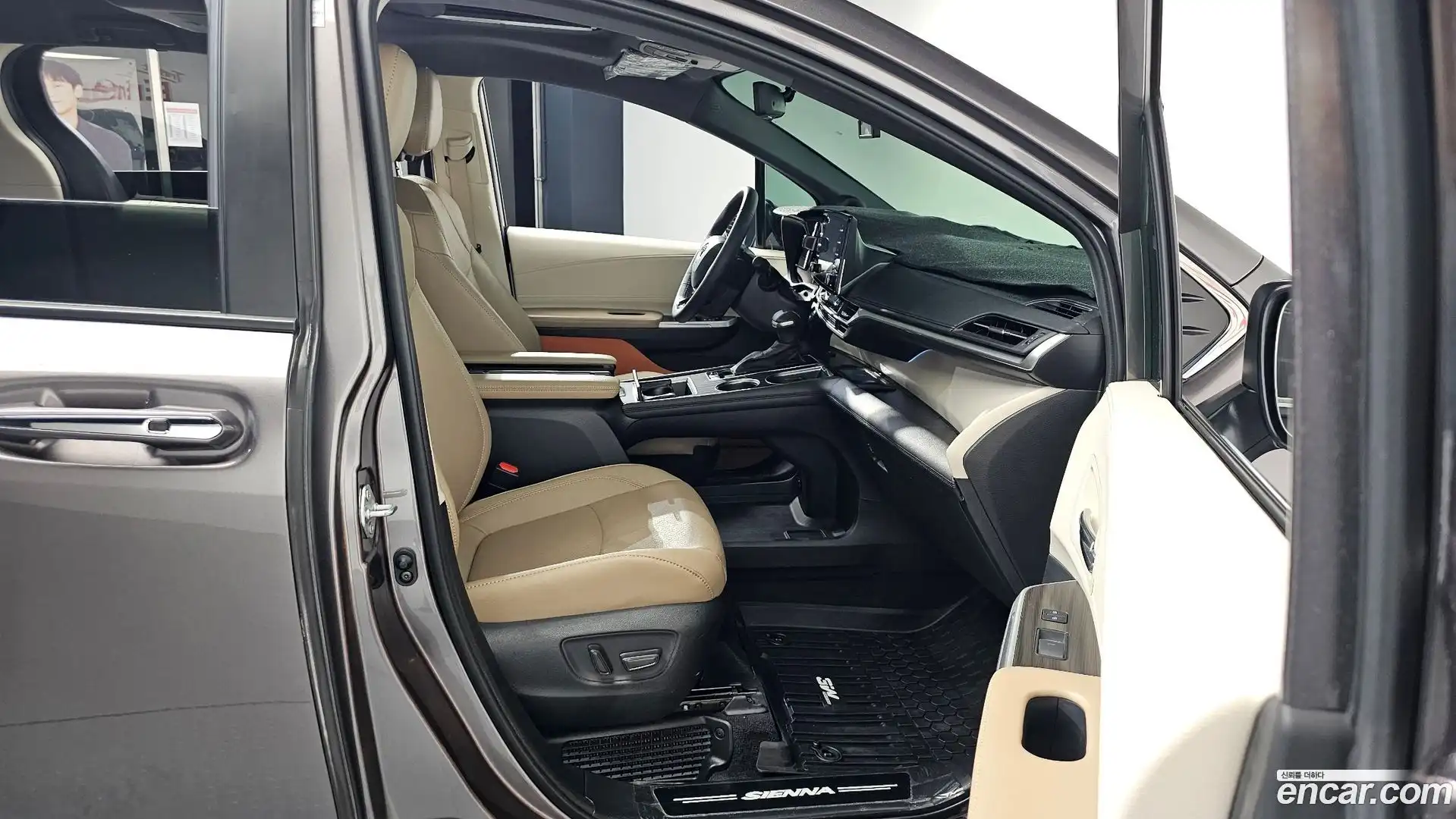 Sienna Toyota 2022.3-INNER-036