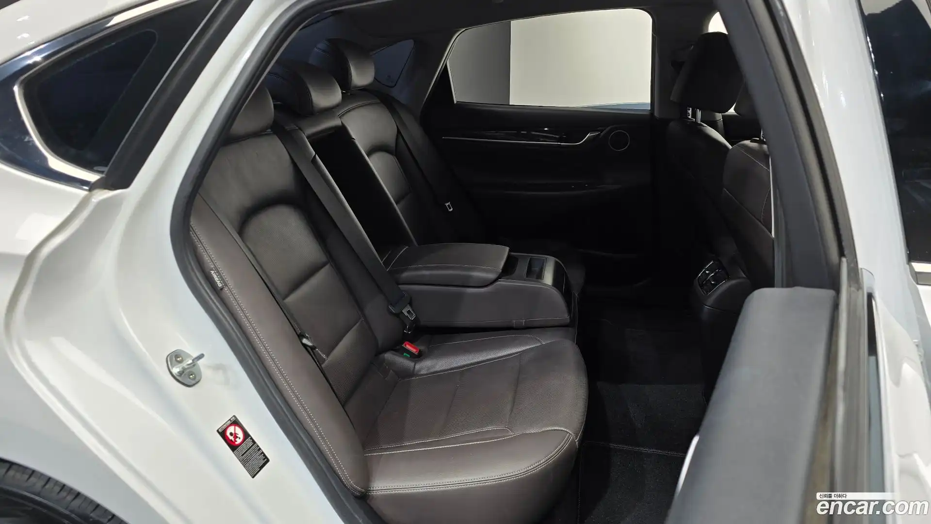 Grandeur Hyundai 2018.3-OPTION-015