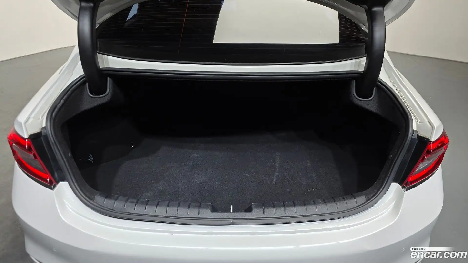 Grandeur Hyundai 2018.3-OPTION-022
