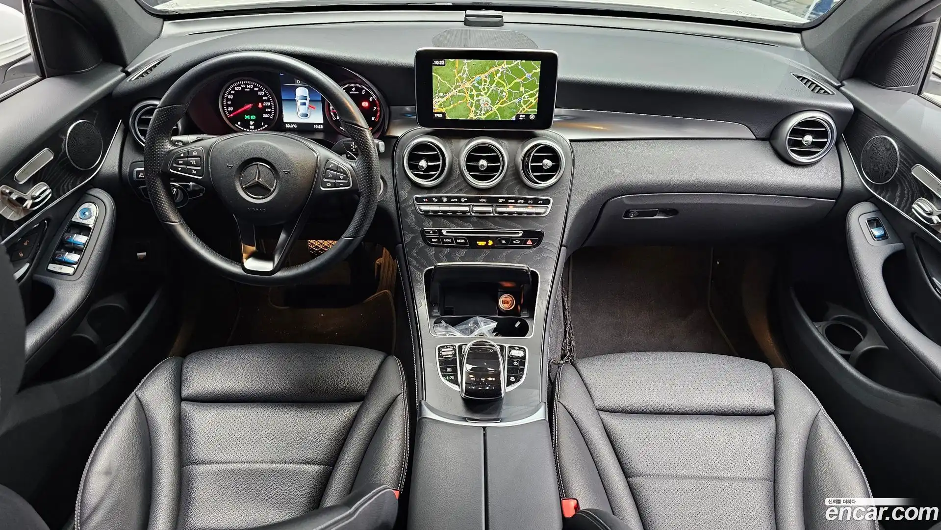 GLC-Class Mercedes-Benz 2019.2-INNER-007