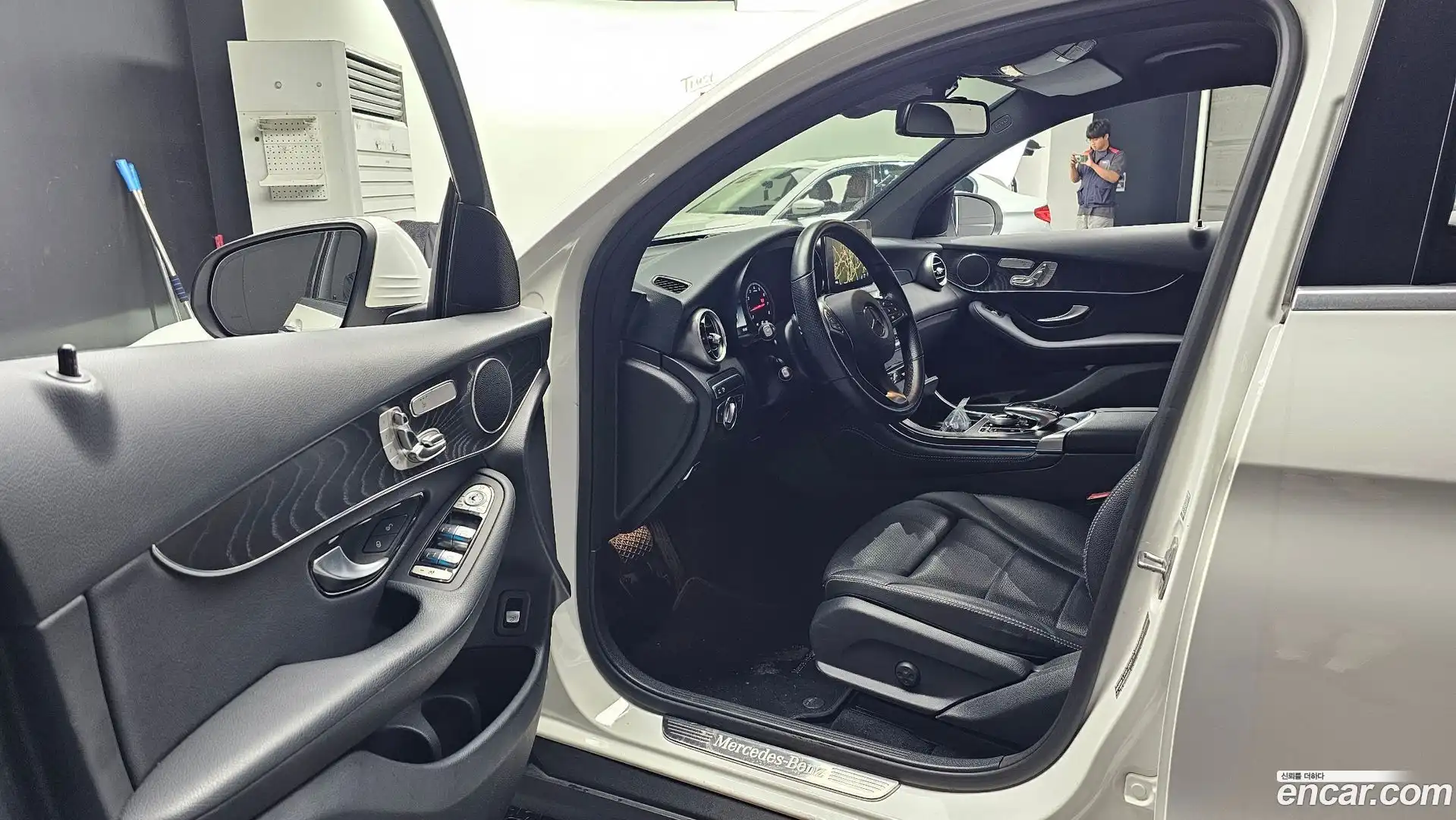 GLC-Class Mercedes-Benz 2019.2-INNER-010