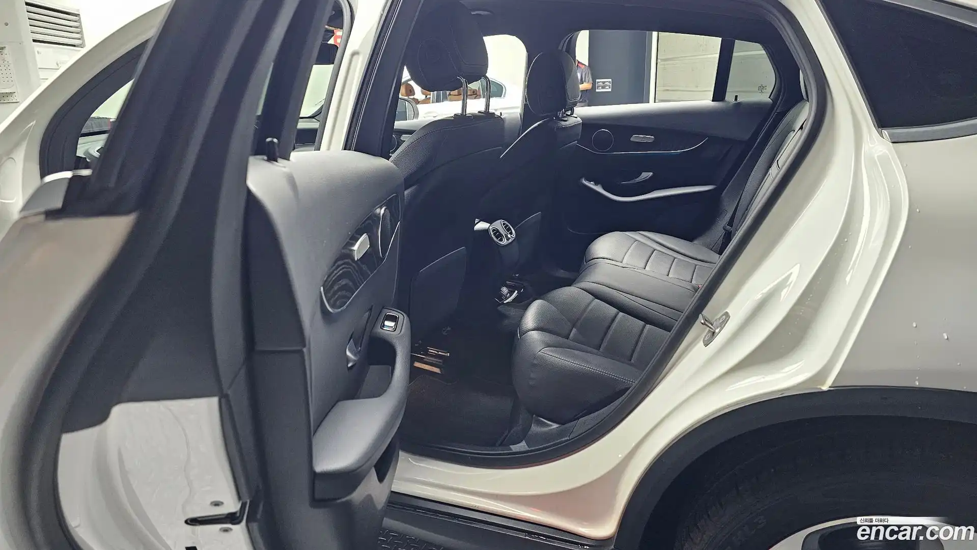 GLC-Class Mercedes-Benz 2019.2-OPTION-015