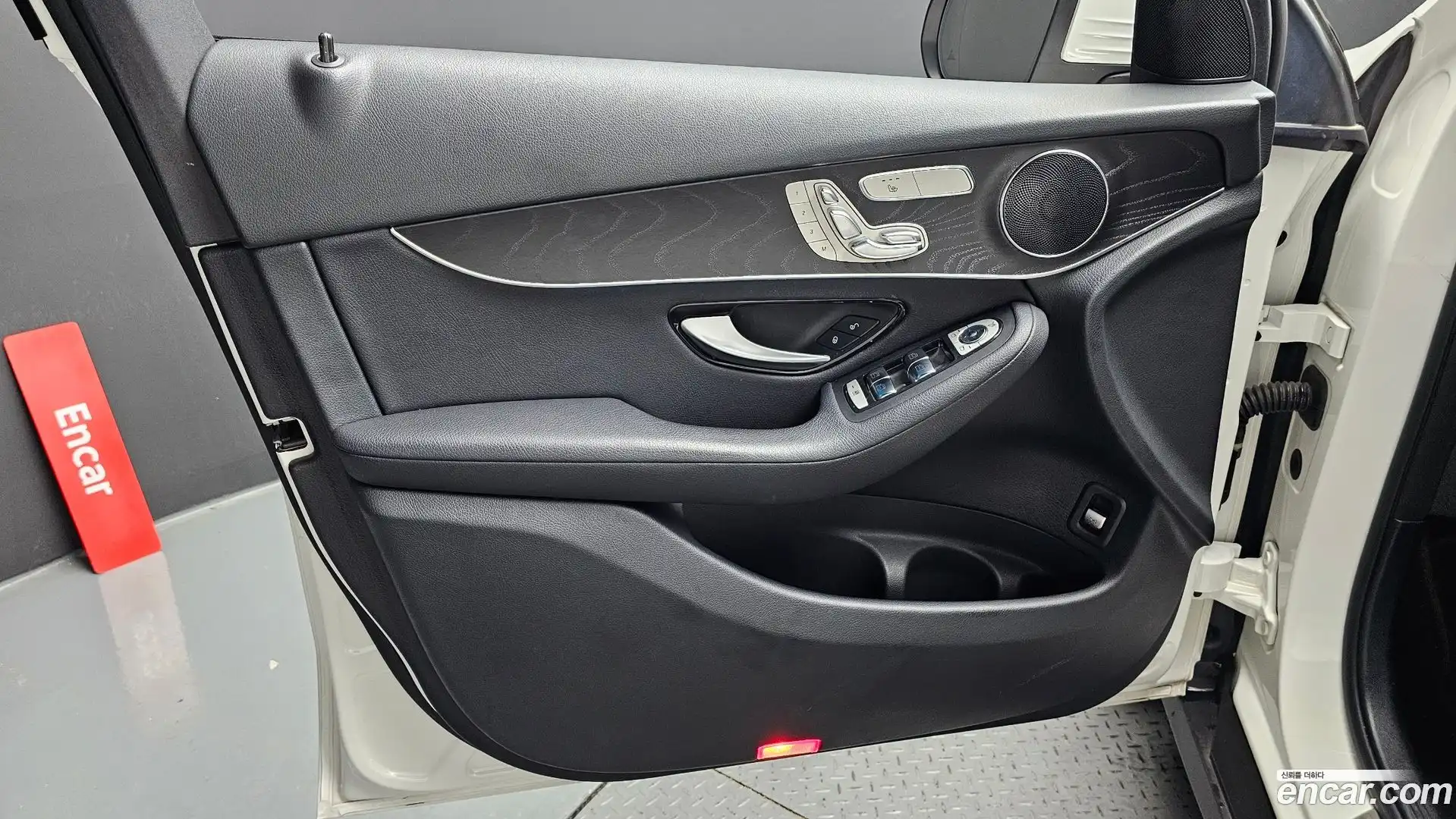 GLC-Class Mercedes-Benz 2019.2-INNER-034