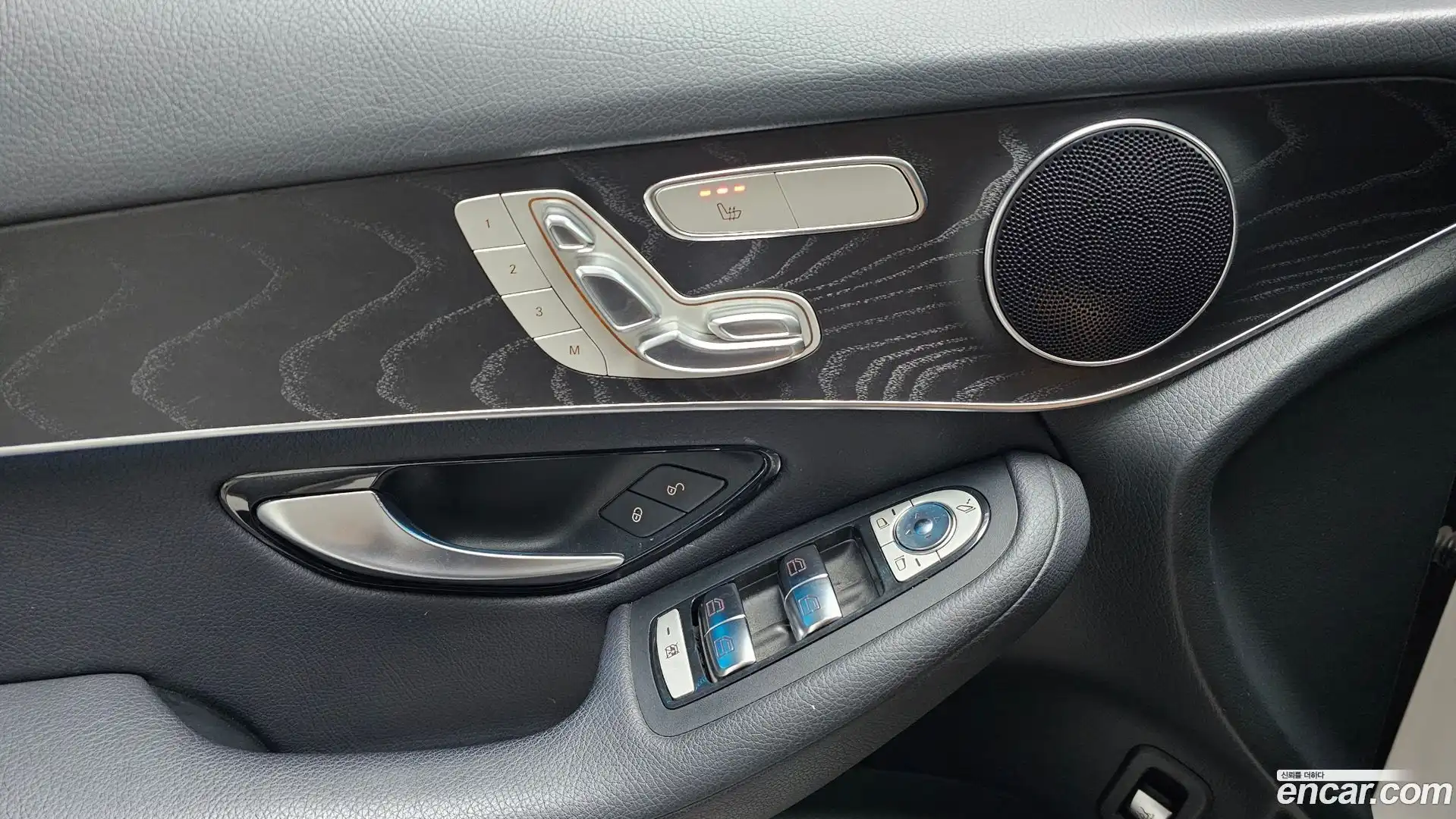 GLC-Class Mercedes-Benz 2019.2-OPTION-042