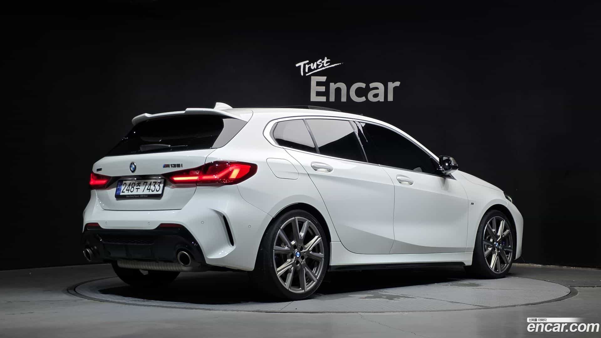 1-Series BMW 2023.10-OUTER-002
