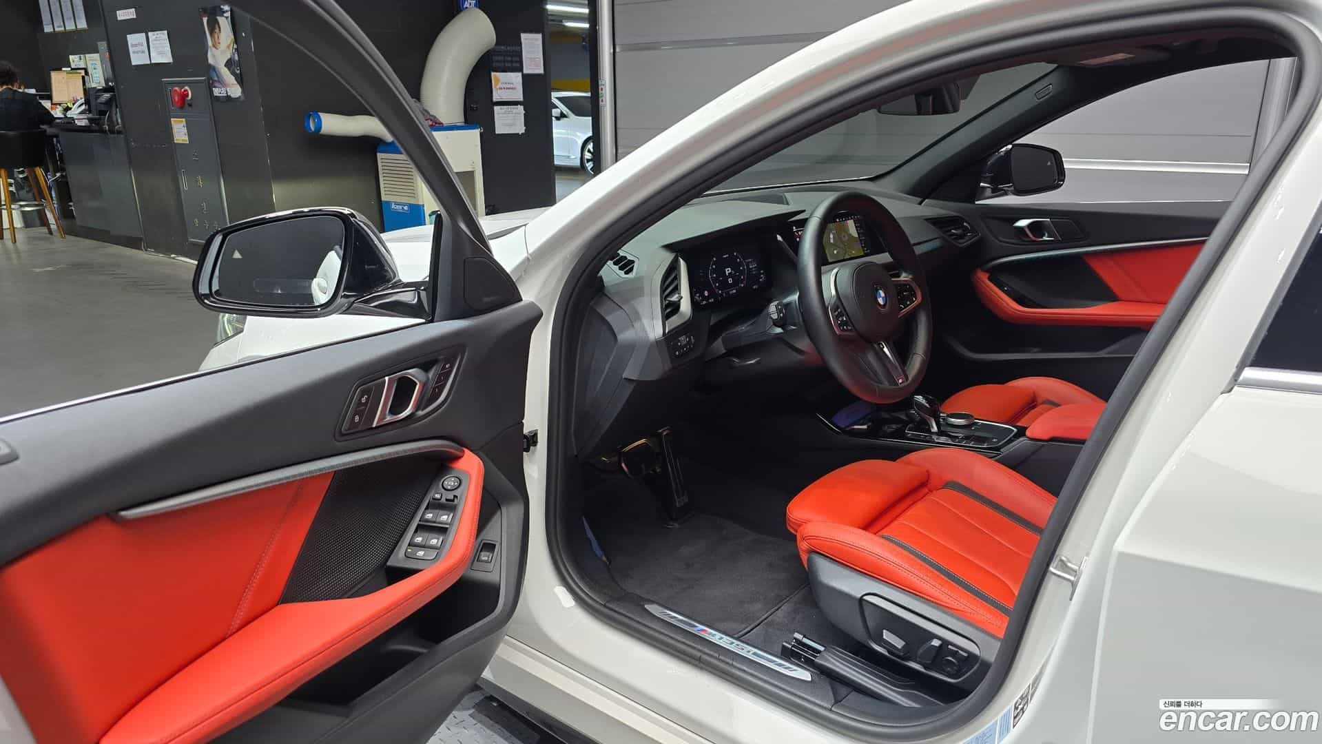 1-Series BMW 2023.10-INNER-010