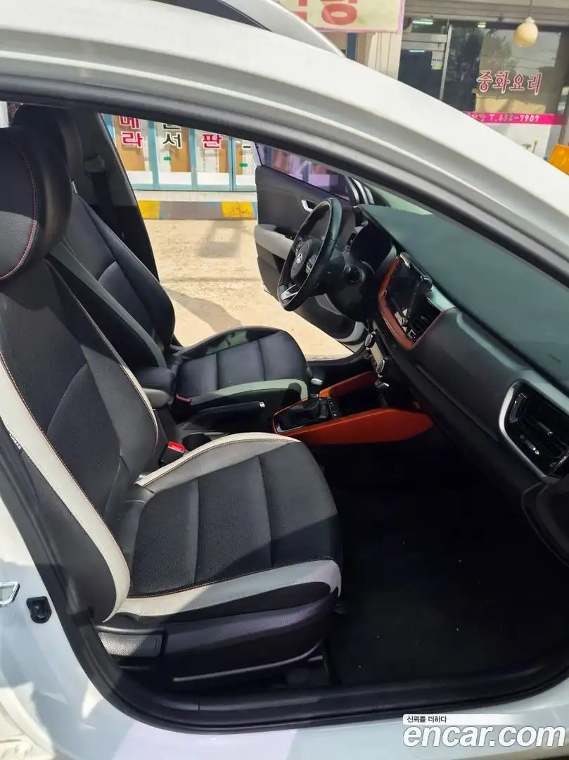Stonic Kia 2018.3-OUTER-006