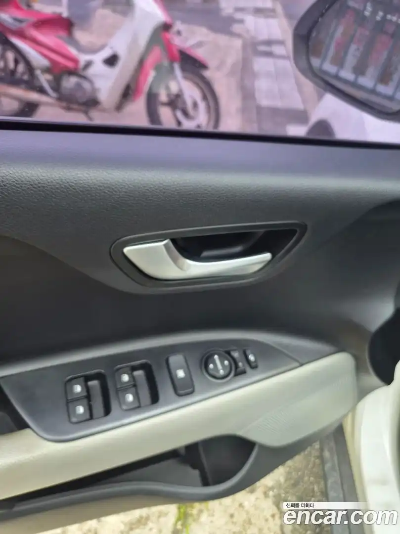 Stonic Kia 2018.3-INNER-010