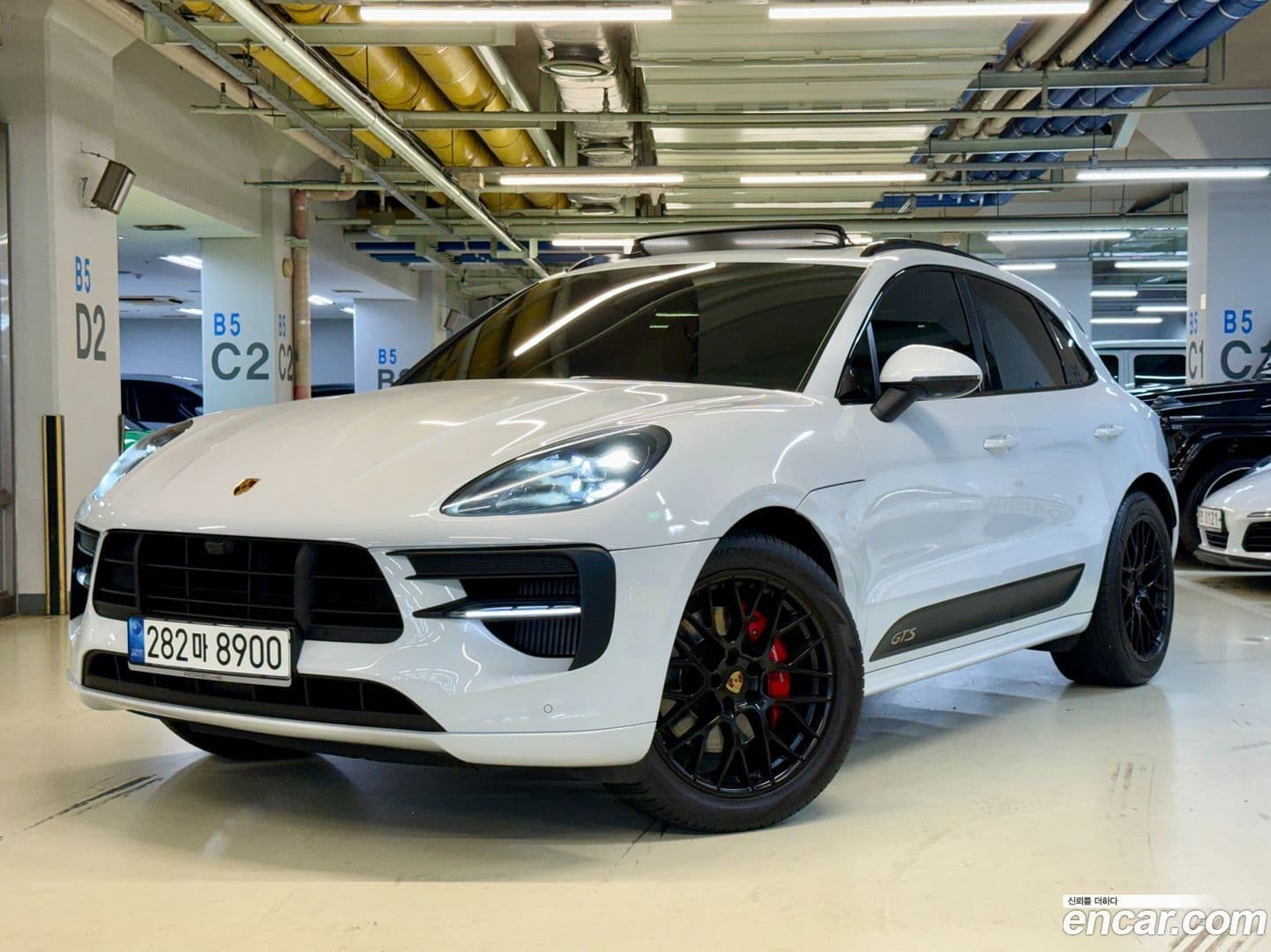 Main__Slider__Photo:Macan Porsche 2020.8-0