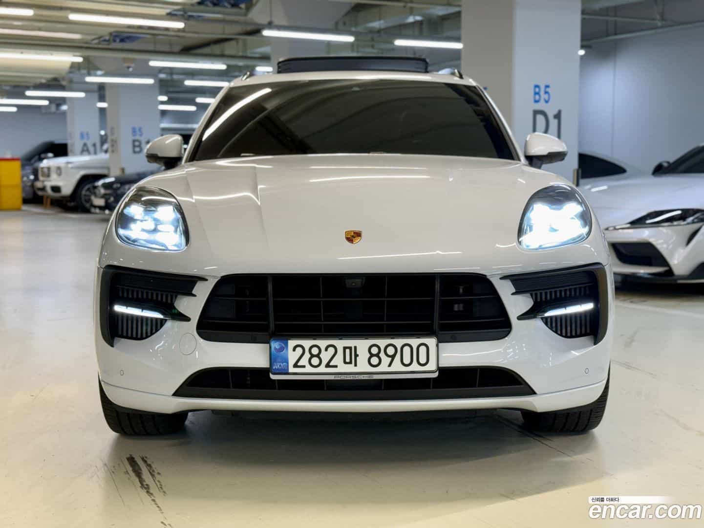 Macan Porsche 2020.8-OUTER-002