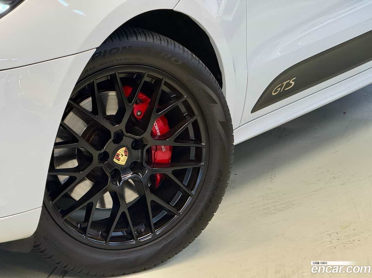 Macan Porsche 2020.8-OUTER-005